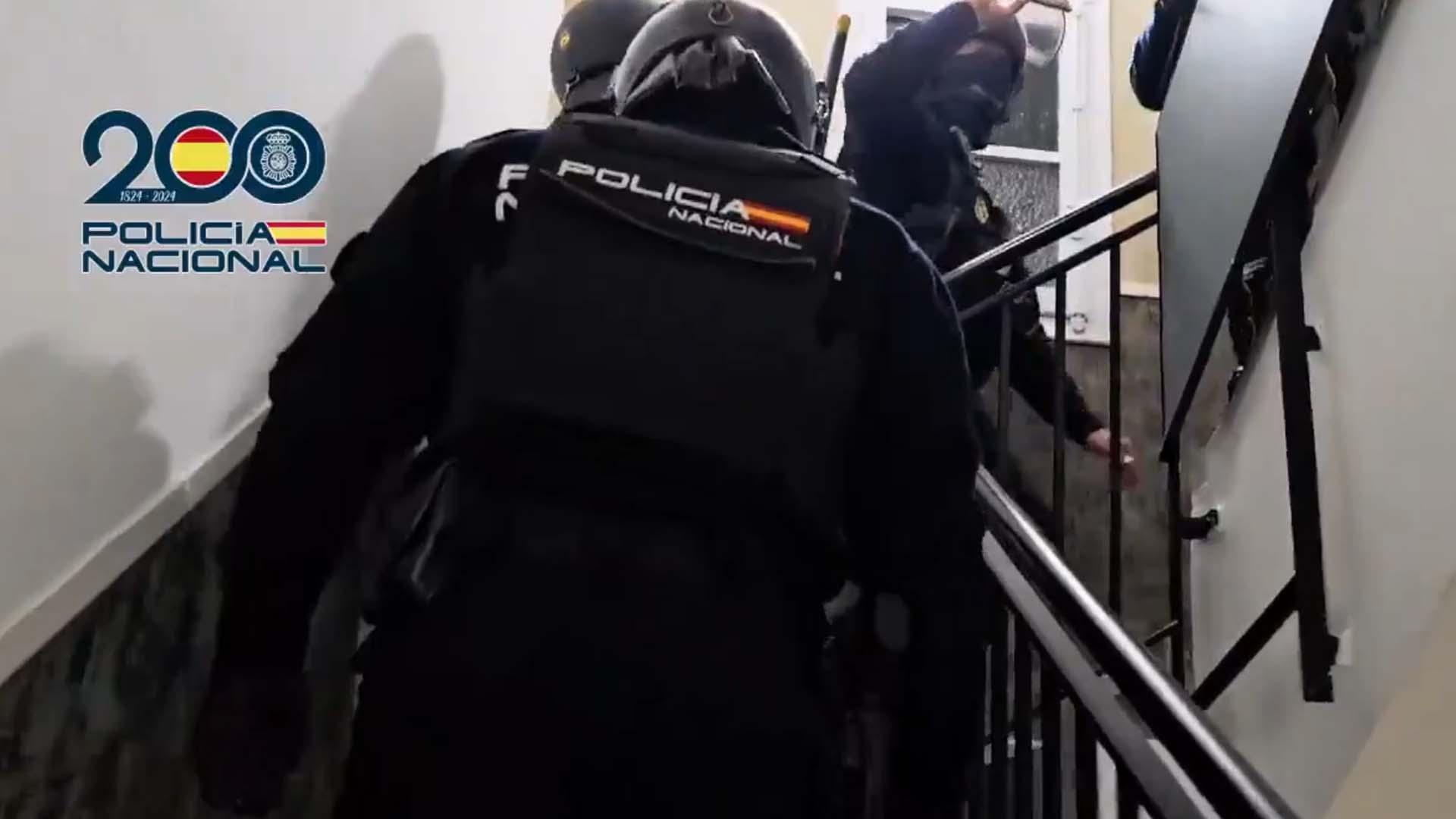 Agentes de la Policía Nacional, en un momento del operativo