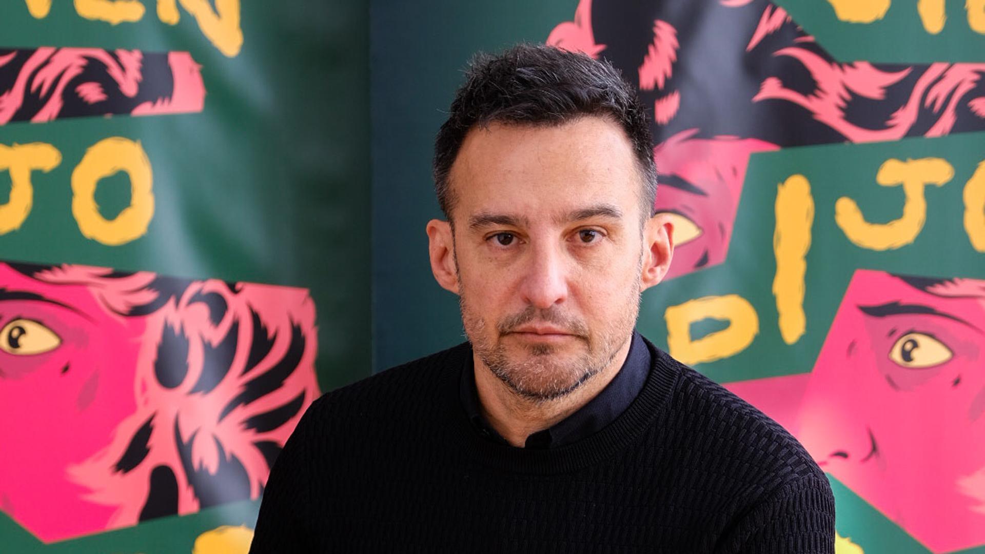 El director de cine Alejandro Amenábar, antes de participar en la mesa redonda titulada 'Monstruos', en el Teatro Calderón de Valladolid
