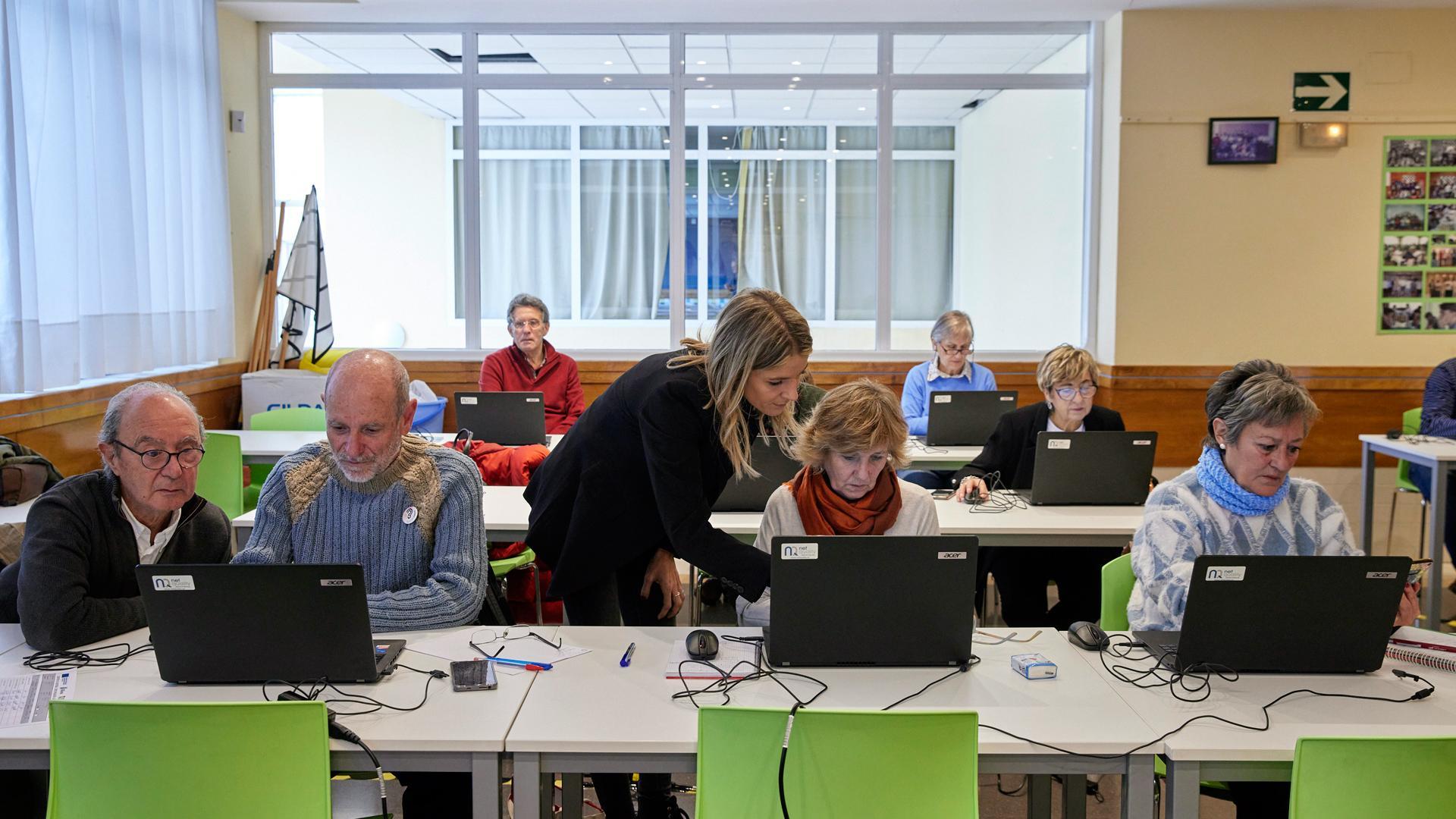 Imagen de archivo de uno de los cursos de Aventura Digital dirigido a personas mayores