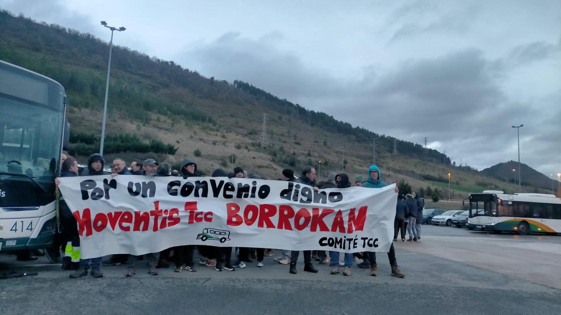 Concentración de TCC en las cocheras de Ezkaba, este 25 de febrero.