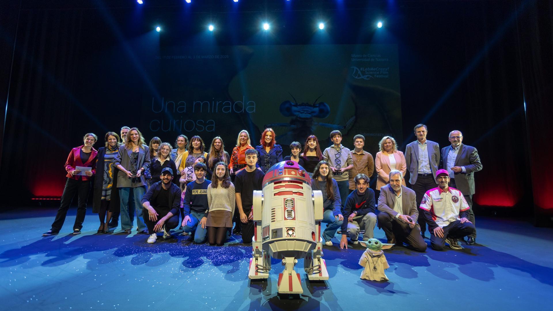 Fotografía de grupo con los ganadores de la última edición del festival LabMeCrazy