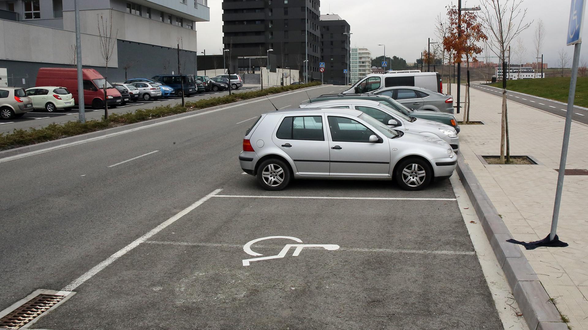 Plaza doble reservada para personas con movilidad reducida