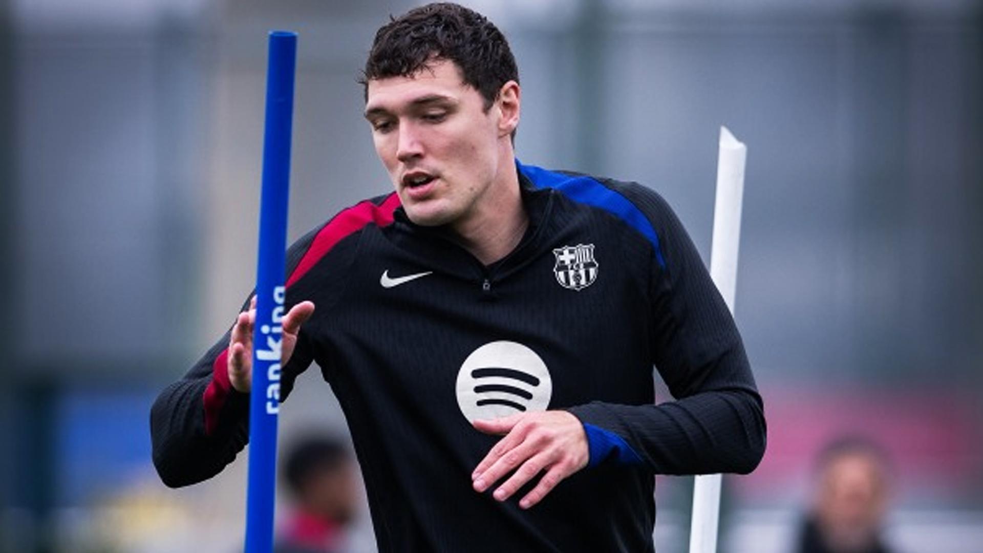 El danés Andreas Christensen ejercitándose este miércoles en la sesión matinal del F.C. Barcelona /