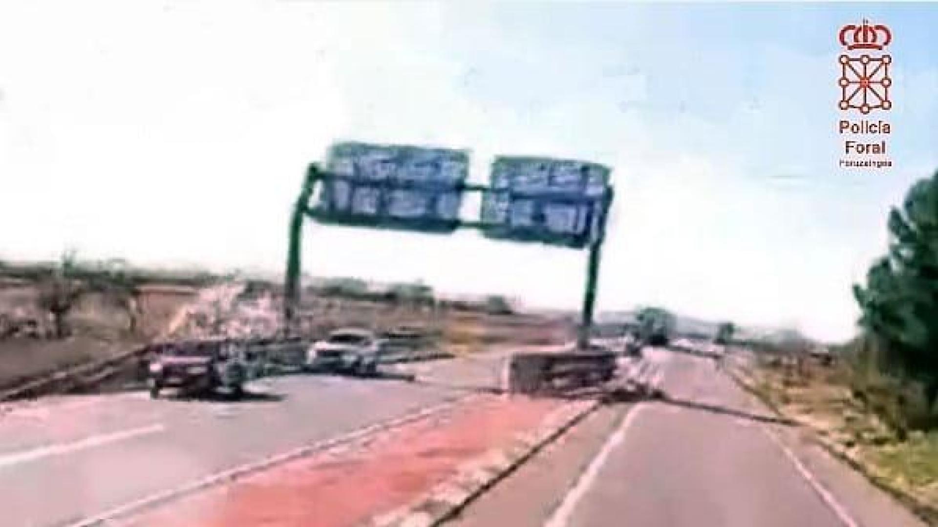 La Policía Foral ha imputado recientemente un delito contra la seguridad vial, por conducción temeraria, al conductor de un camión que realizó una maniobra de adelantamiento poniendo en riesgo a los vehículos que circulaban en dirección contraria.