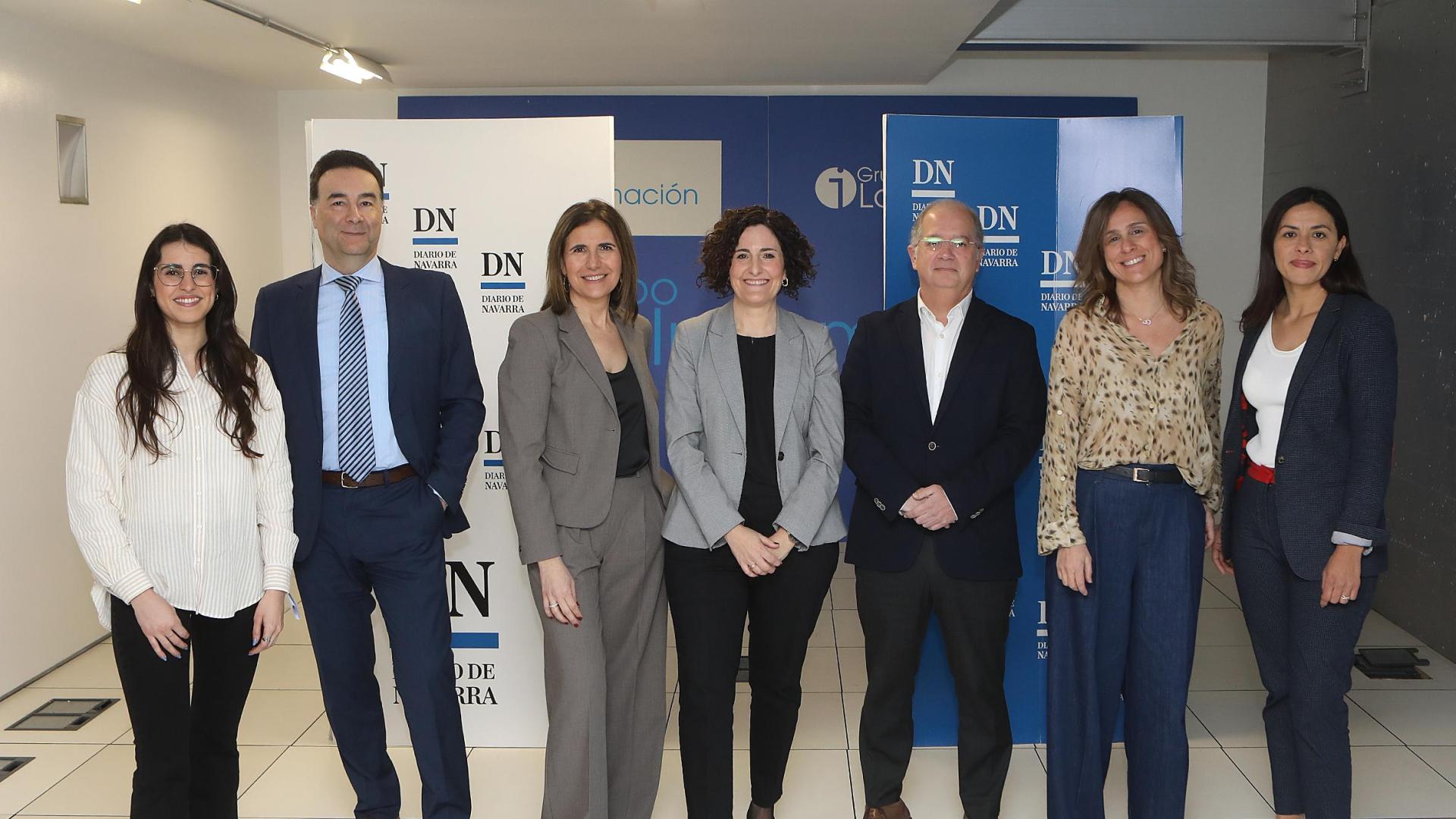 FORO DDN - EXPERIENCIA DEL EMPLEADO Y LIDERAZGO EN EQUIPOS MULTIGENERACIONALES. Adriana San Gregorio (RRHH de SFK Española), Álvaro Hurtado (gerente de Zucami Poultry Equipment), Geni Capdet y Nora Reta (socias directoras de Montaner Navarra), Javier Mata (Universidad de Navarra), Alicia Nicolas (La Información) y Nereida Beltrán (comunicación interna Grupo Uvesa)