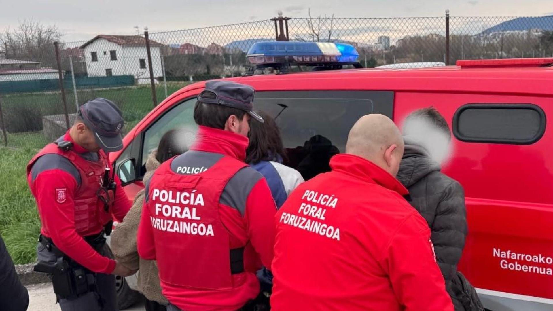 Momento de las detenciones en Orkoien
