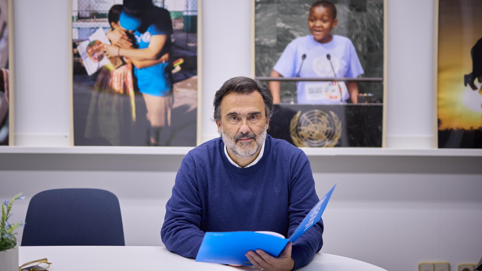 El director ejecutivo de UNICEF España, José María Vera, en la sede de la entidad en Pamplona