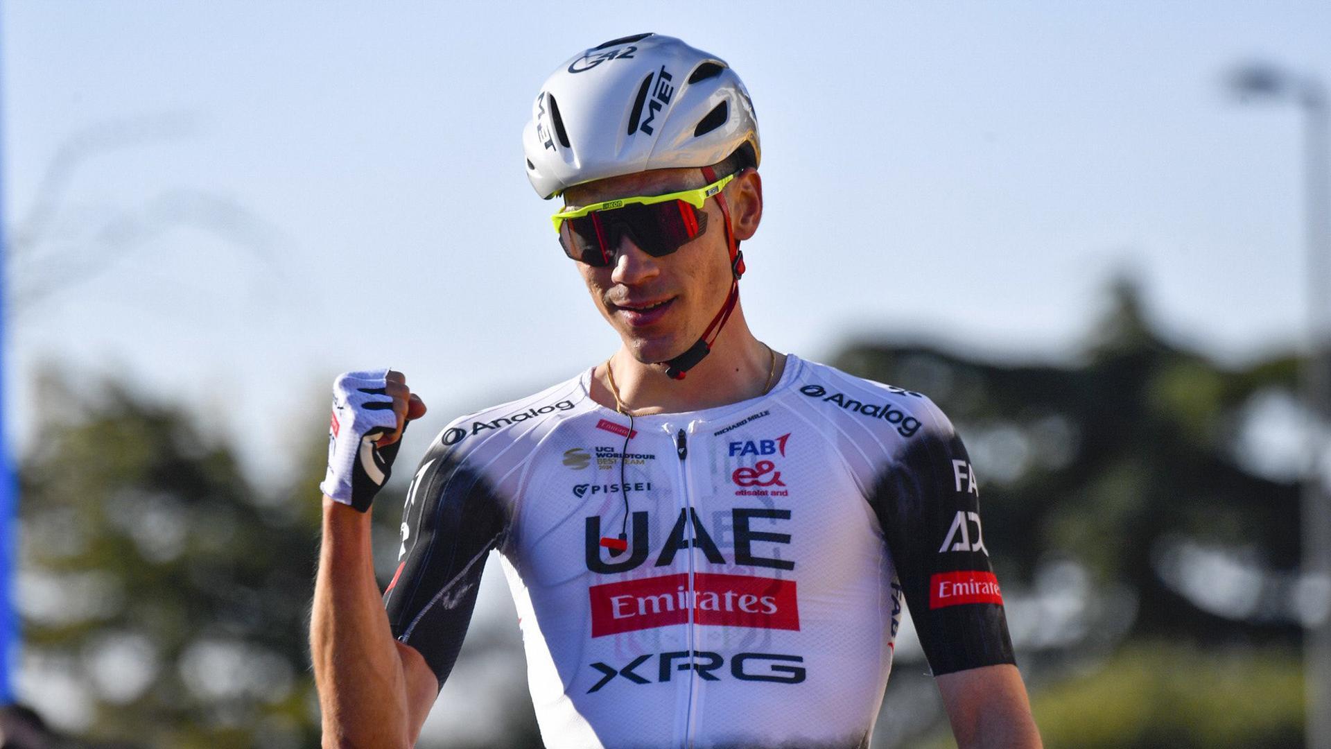 Juan Ayuso celebra su triunfo en la Faun Drome Classic el pasado domingo