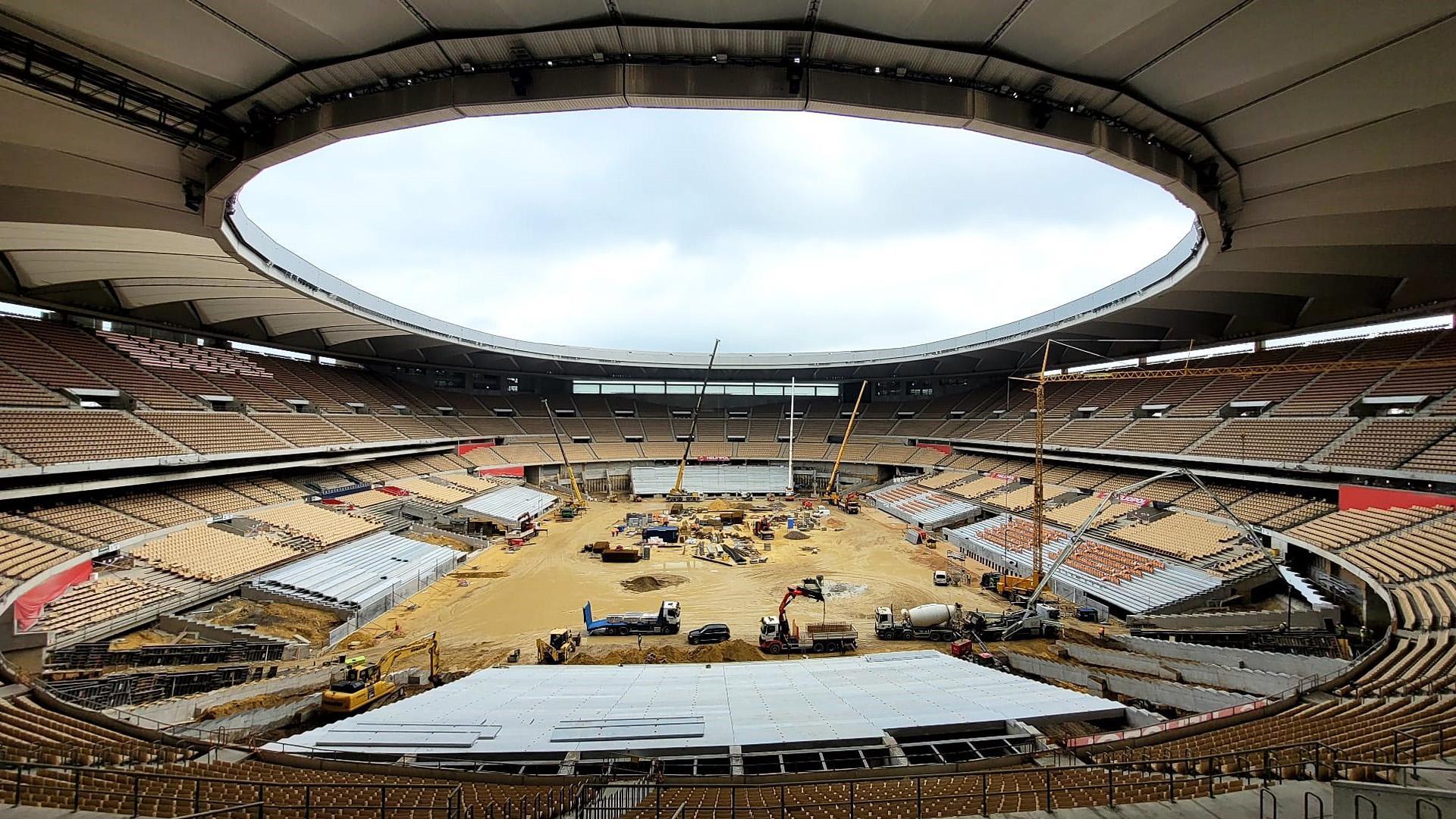 Maquinaria de las obras en el estadio de La CArtuja /
