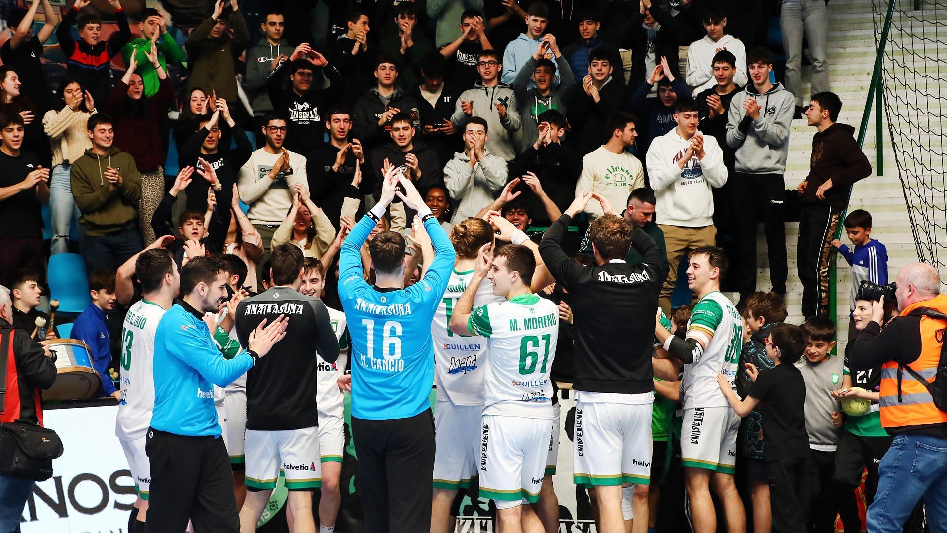 Fotos de la victoria del Helvetia Anaitasuna ante el REBI Cuenca (33-26).