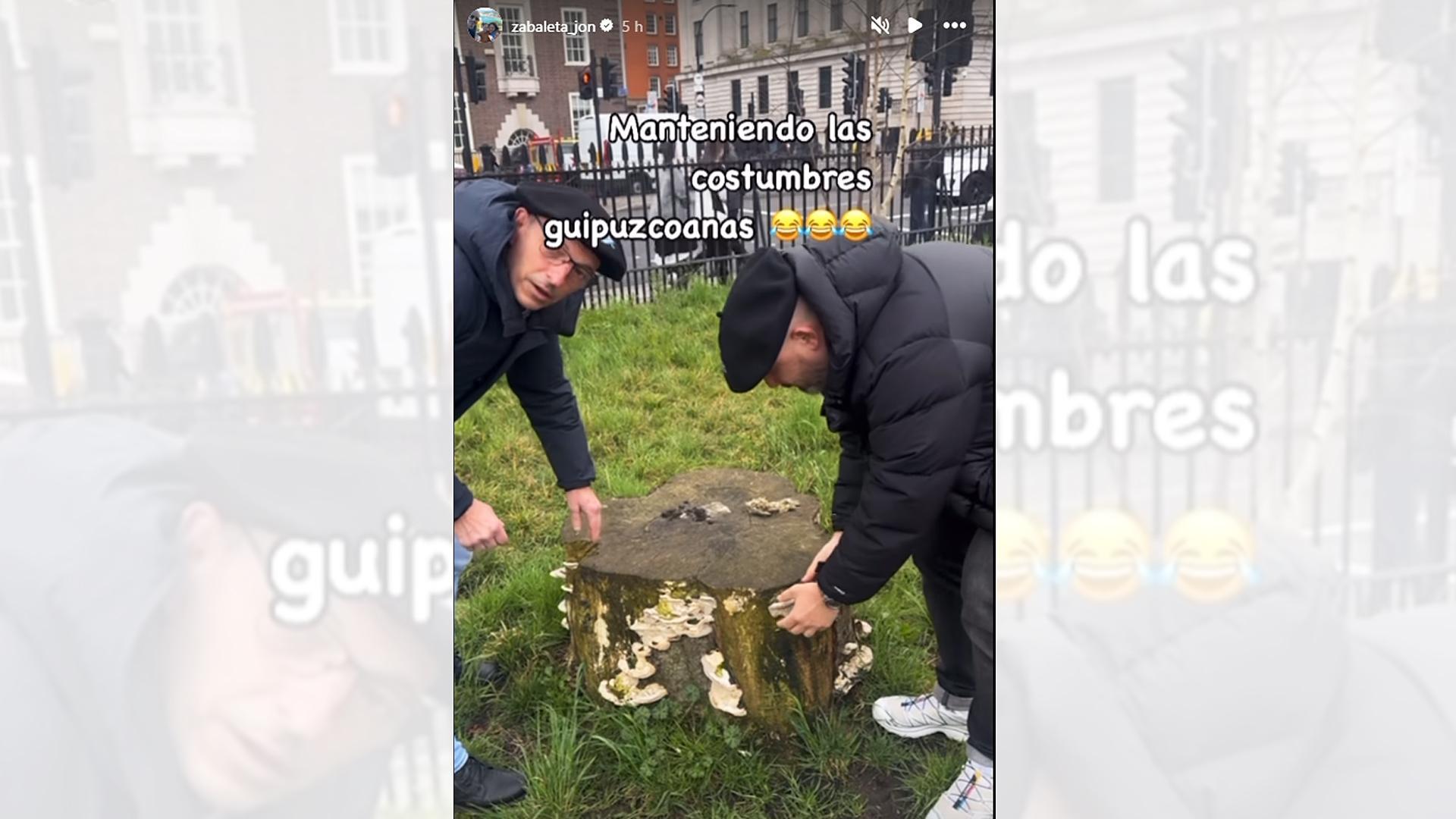 jon Zabaleta y su compañero bromean con las "setas" de MAnchester /