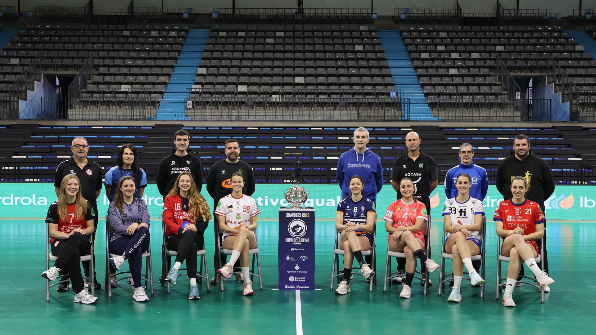 Los entrenadores y capitanes de los equipos participantes en la fase final de la Copa de la Reina que arranca hoy en Granollers
