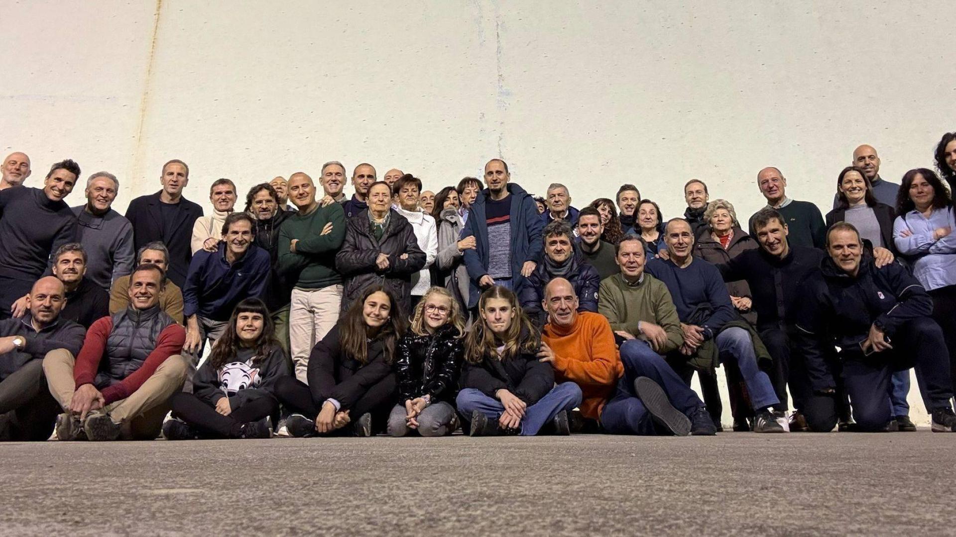 Deportistas profesionales y amateurs se reunieron en la sociedad Lagun Artea para homenajear a Segundo Baigorri