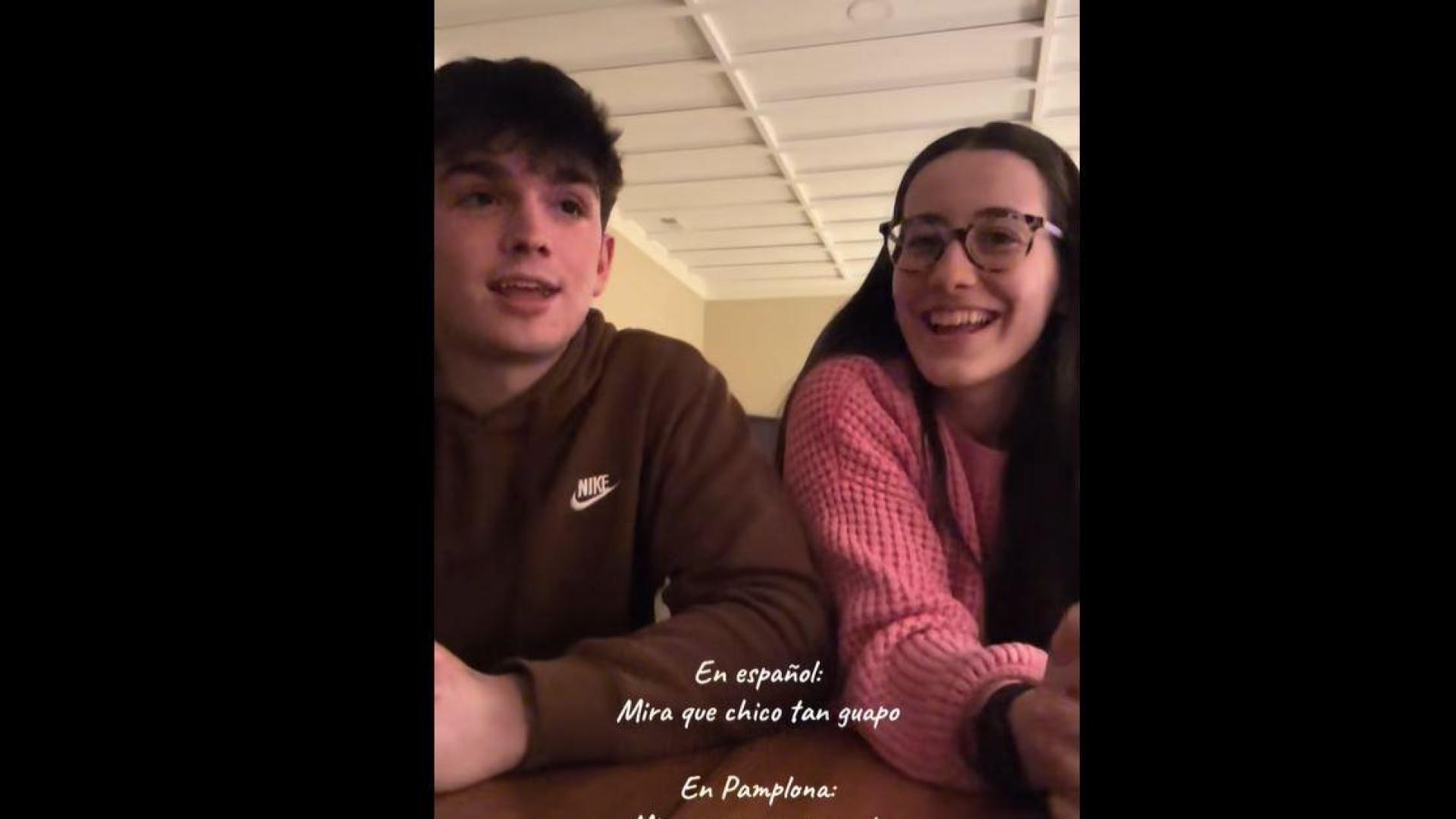 La usuaria de Tiktok @noramiquelez sube un vídeo a la red sociales: "Aprendiendo pamplonés en EEUU"