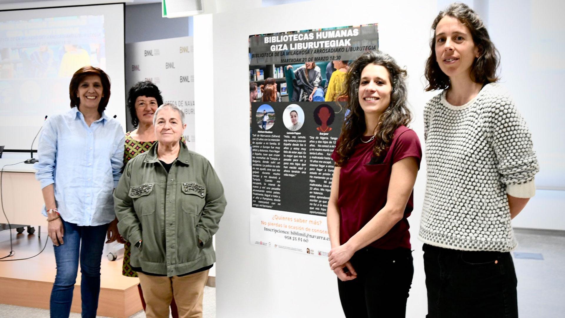 De izda a dcha: Marisol de la Nava, de la Dirección General de Políticas Migratorias; Rocio Ibáñez, directora del Servicio Ayllu de Convivencia Intercultural y Lucha Contra el Racismo y la Xenofobia; Asunción Maestro, directora del Servicio de Bibliotecas; Luna Martinicorena, subdirectora de Igualdad LGTBI+ del INAI/NABI; y la directora del Servicio de Convivencia y Derechos Humanos, Irati Goikoetxea.