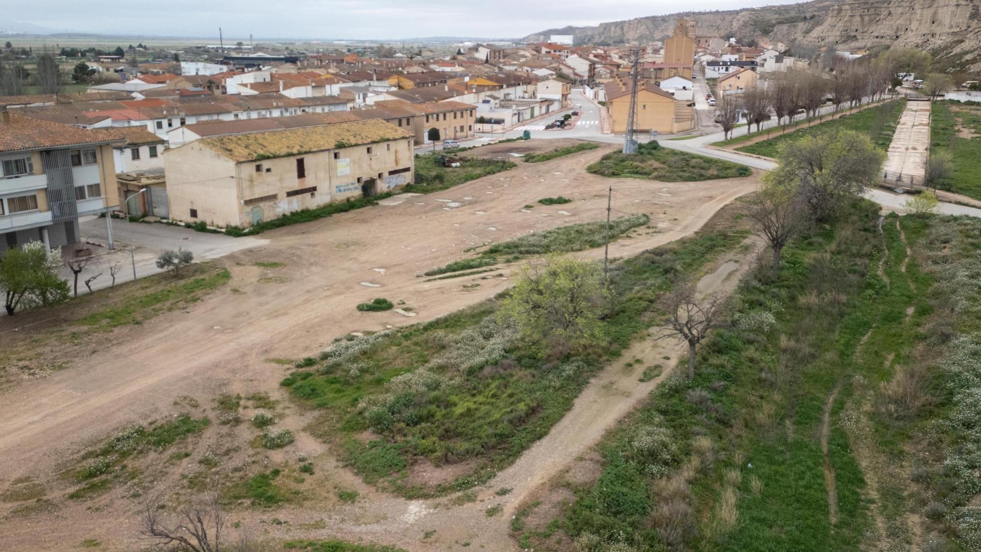 Solar ubicado junto a la calle Bardenas y Grupo Venecia, donde se construirán 21 viviendas