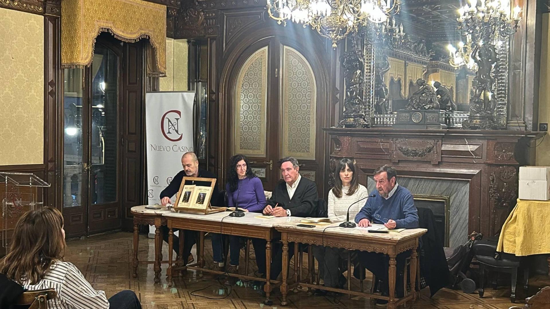 Presentación del número 155 de la revista Río Arga en el Nuevo Casino de Pamplona.