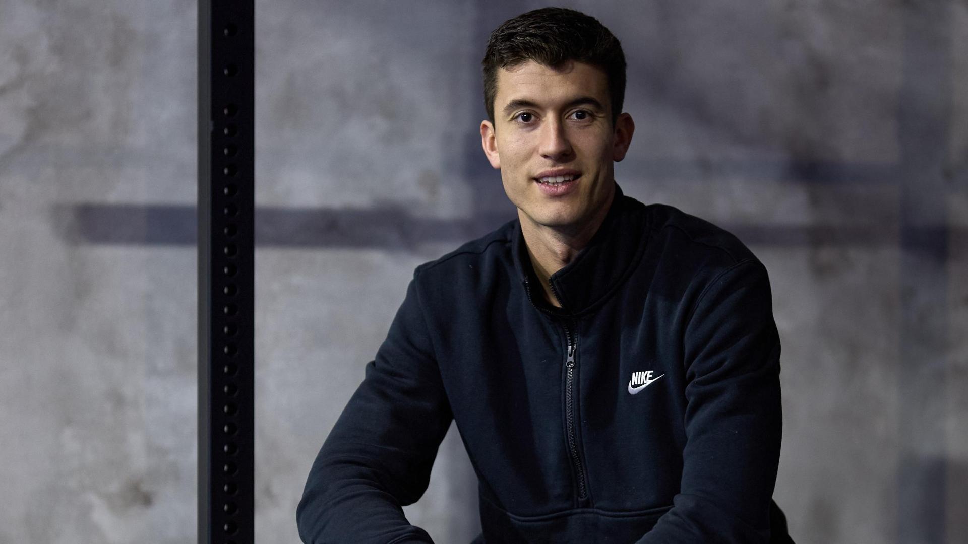 Asier Mayo Márquez, joven de Burlada de 25 años, posa en su nuevo centro de entrenamiento