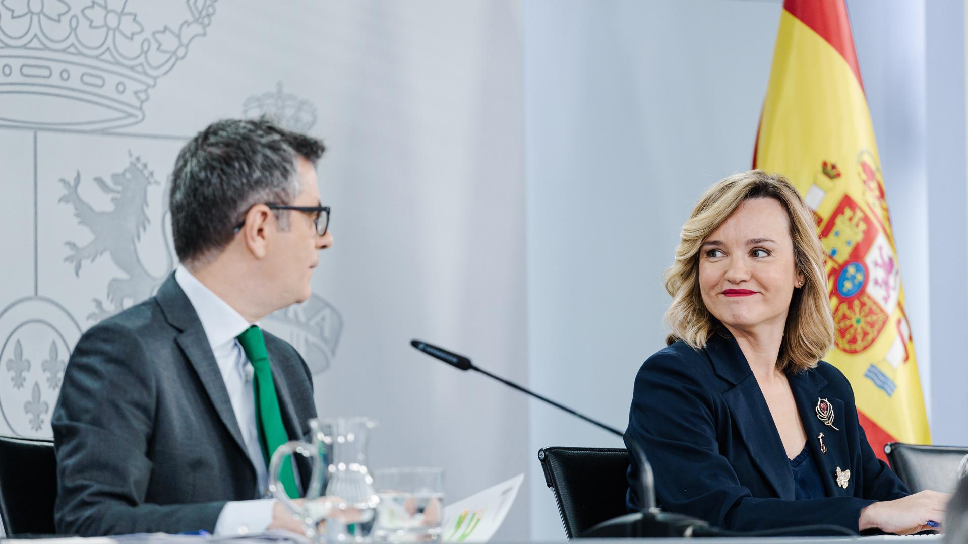 El ministro de la Presidencia, Relaciones con las Cortes y Justicia, Félix Bolaños y la ministra Portavoz, Pilar Alegría, durante una rueda de prensa