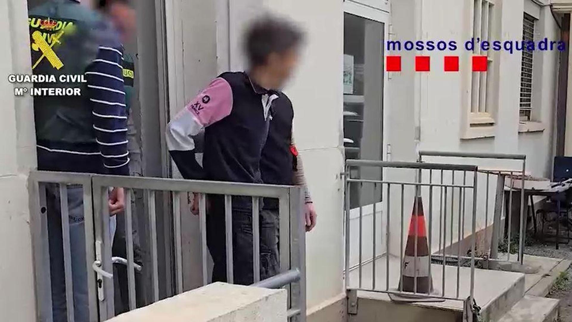 Vídeo del momento de la detención del peligroso yihadista que asesinó a dos agricultores en Navarra