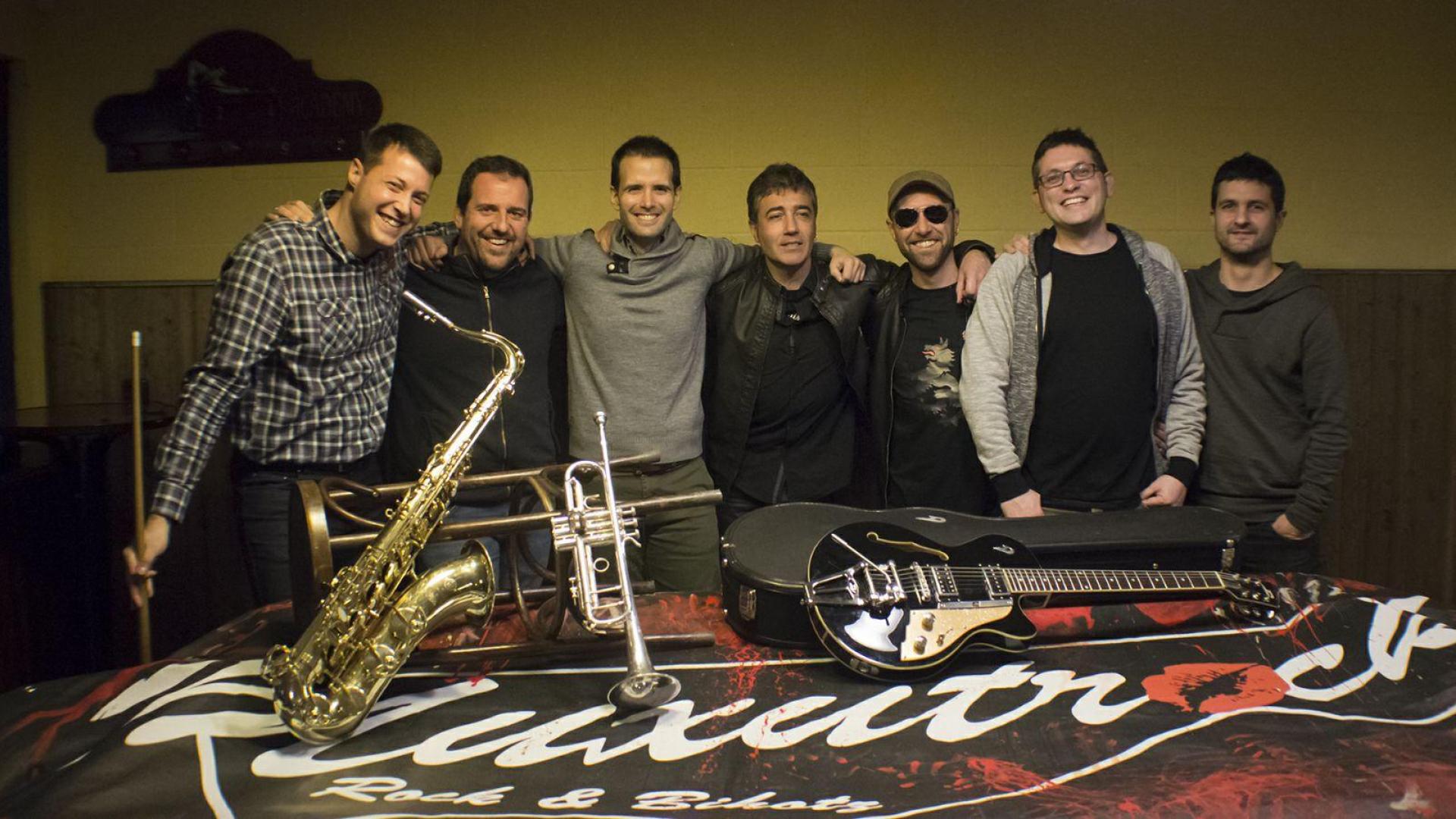 El grupo local Muxotrok participa en un concierto solidario con Zaporeak, hoy en Burlada.