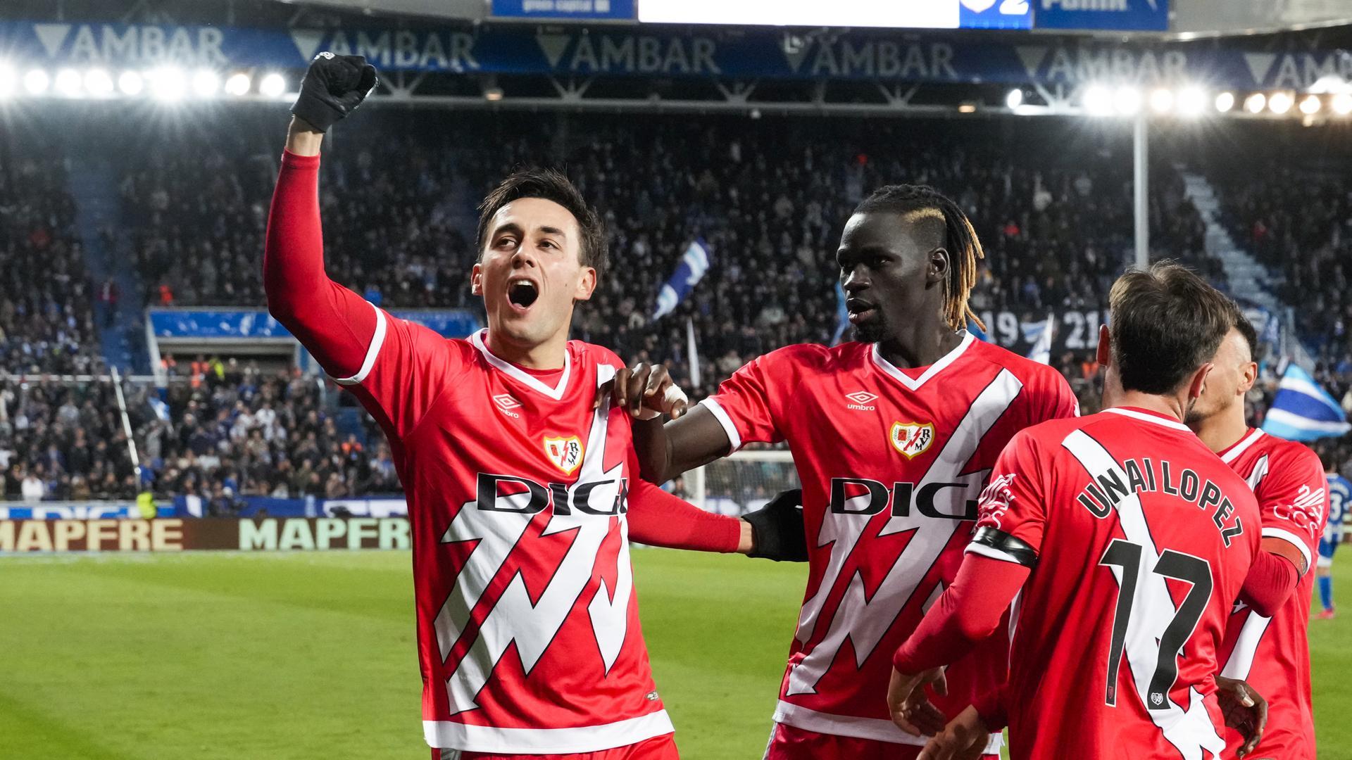 Pedro Díaz celebra el gol anotado ante el Alavés junto a sus compañeros