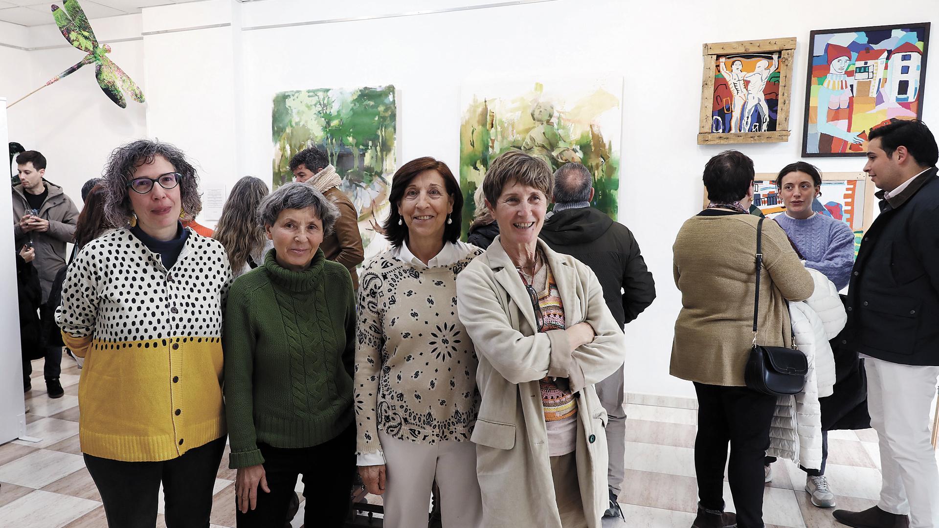 De izquierda a derecha: María Jiménez, Marijose Recalde, Celia Eslava y Cristina Cidriáin, en la exposición