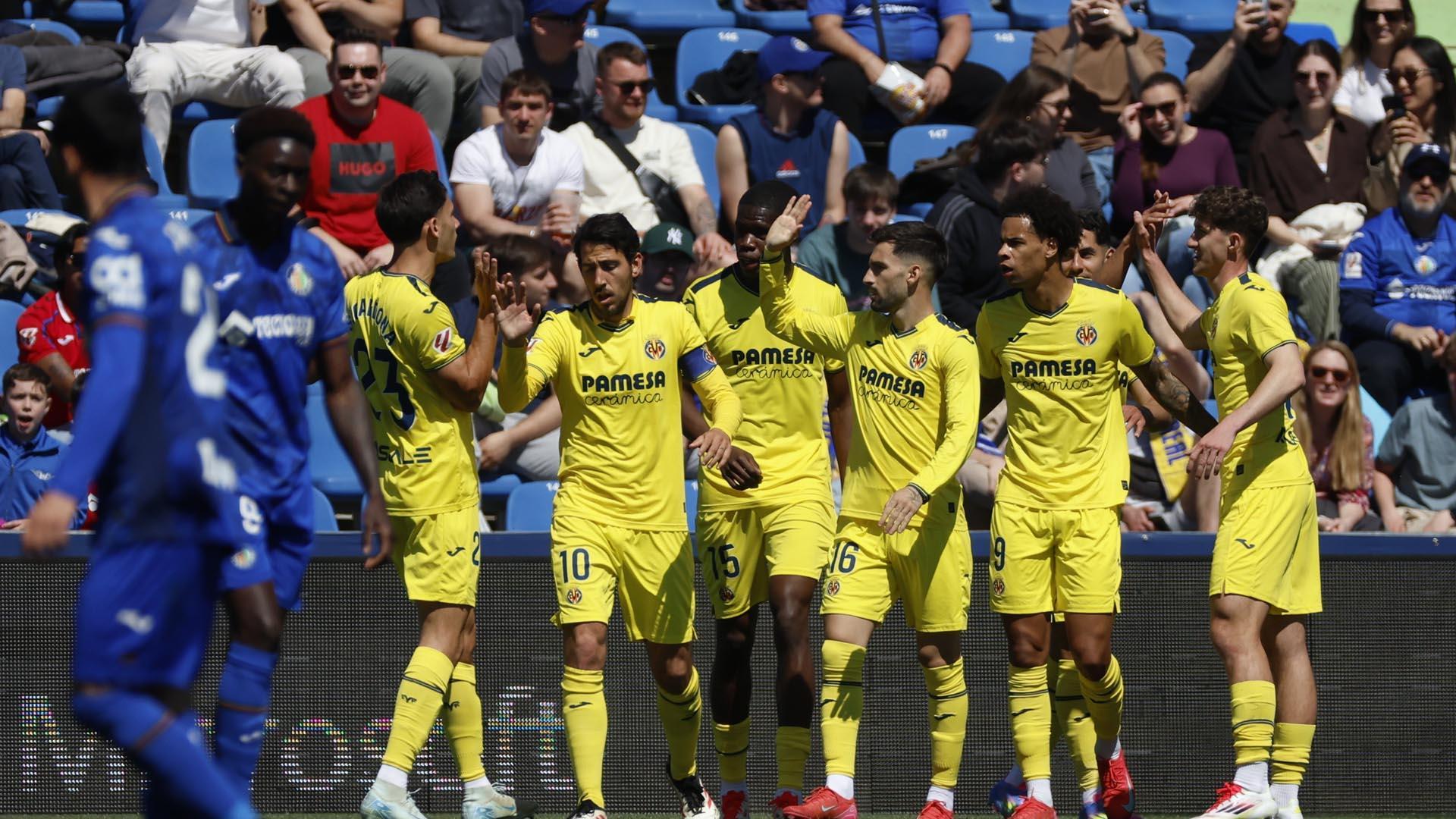 Los jugadores del Villarreal celebran el gol anotado por Ayoze Pérez