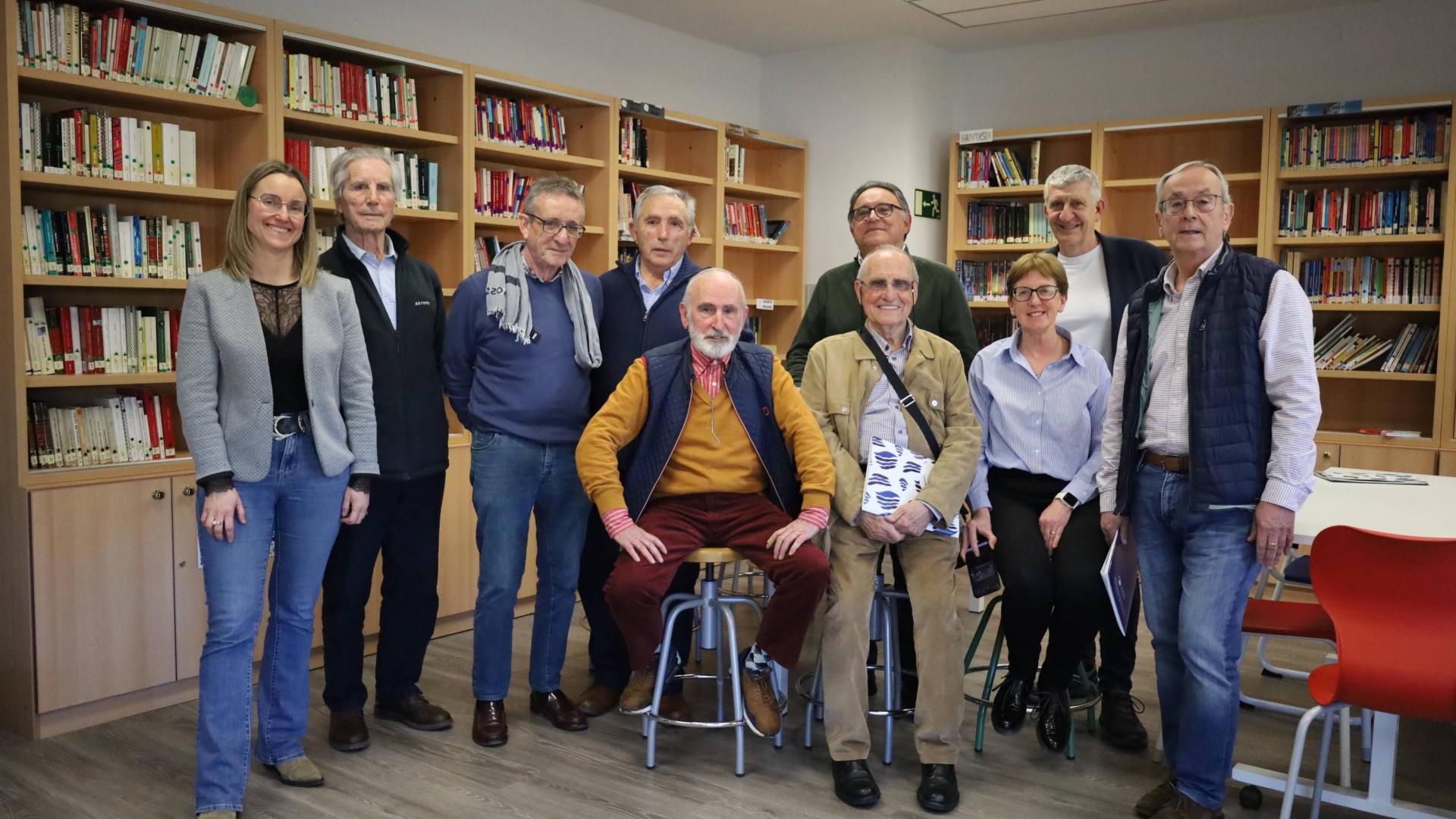 Foto de familia del encuentro de directores y directoras que han estado al frente del IES Tierra Estella