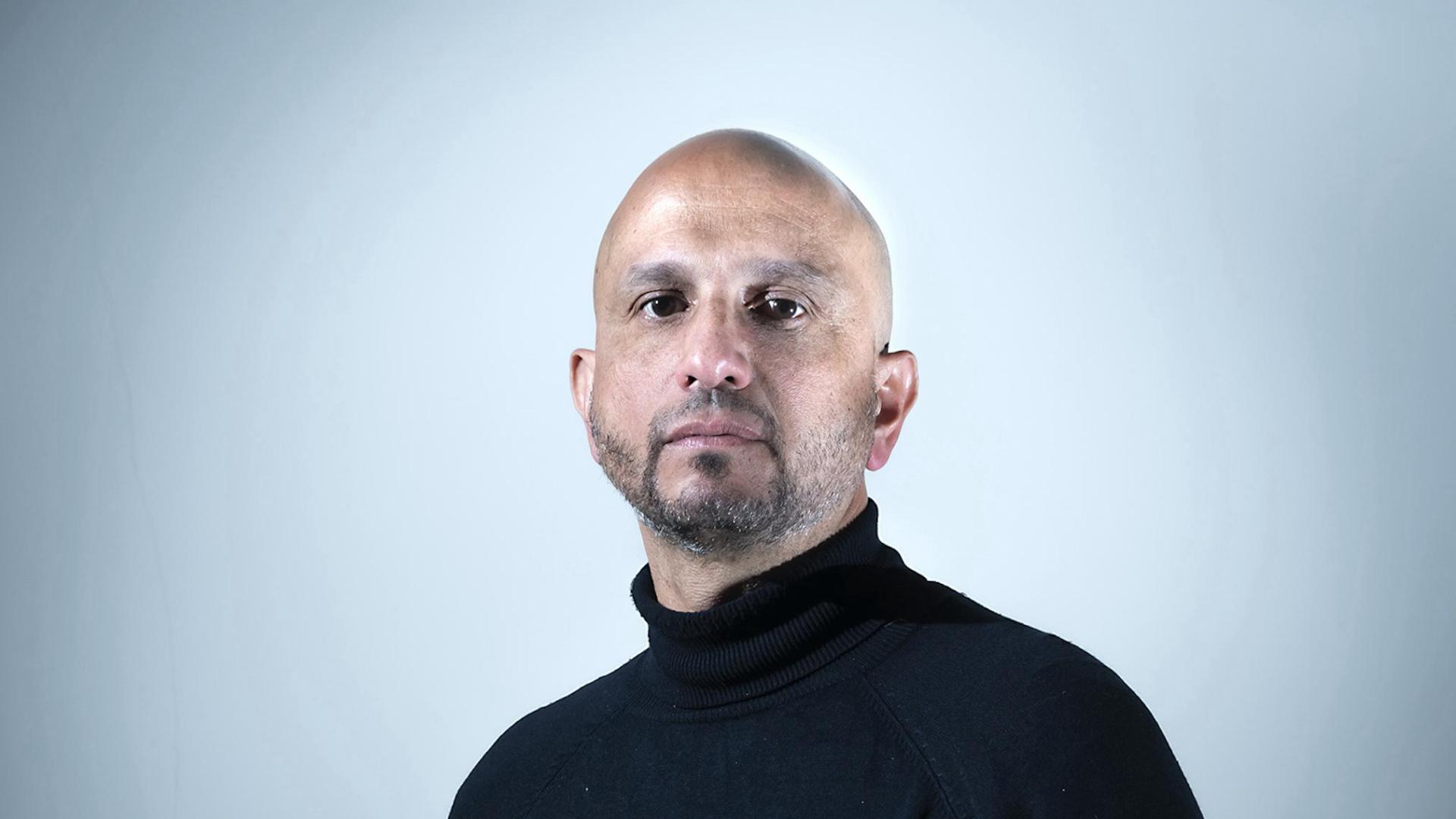 El escritor Jorge Carrión hablará hoy en Pamplona sobre IA y literatura.