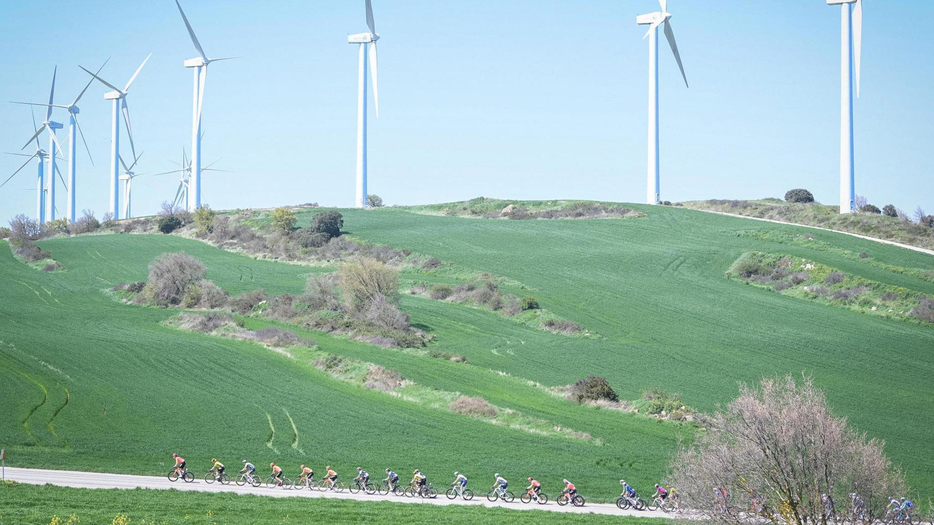 El pelotón, en las cercanías de Artajona