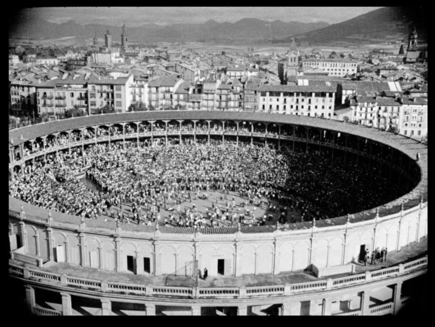 Vista aérea de la plaza de toros tomada desde la torre de Escolapios