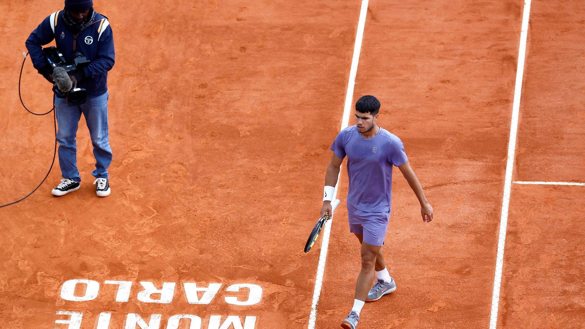 Carlos Alcaraz durante el duelo contra Francisco Cerundolo en Montecarlo