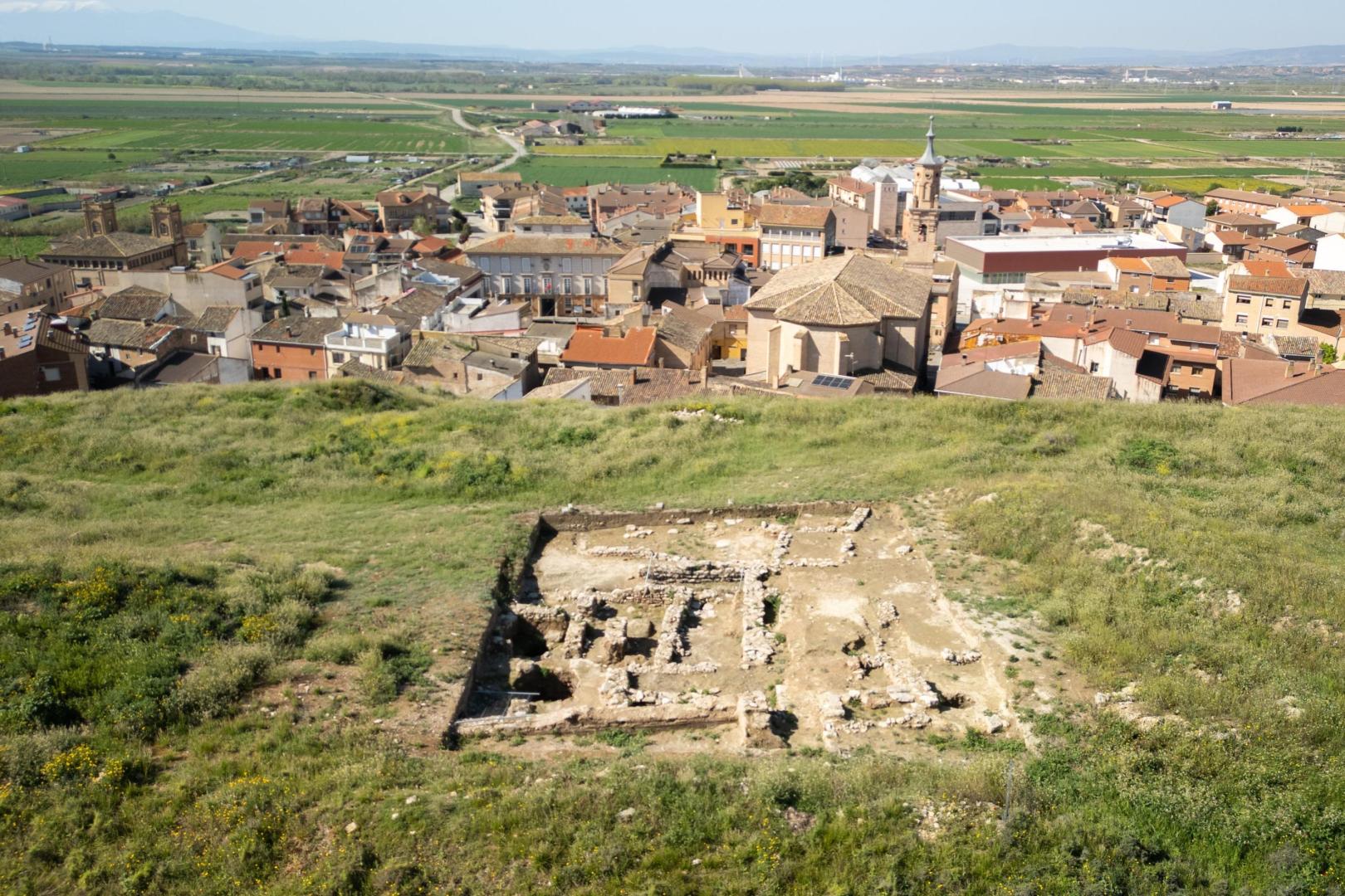 A: BLANCA ALDANONDO
F: 07/04/2025
P:  
L: VALTIERRA
T: EXCAVACION ARQIUEOLOGICA DEL YACIMIENTO DE EL CASTILLO