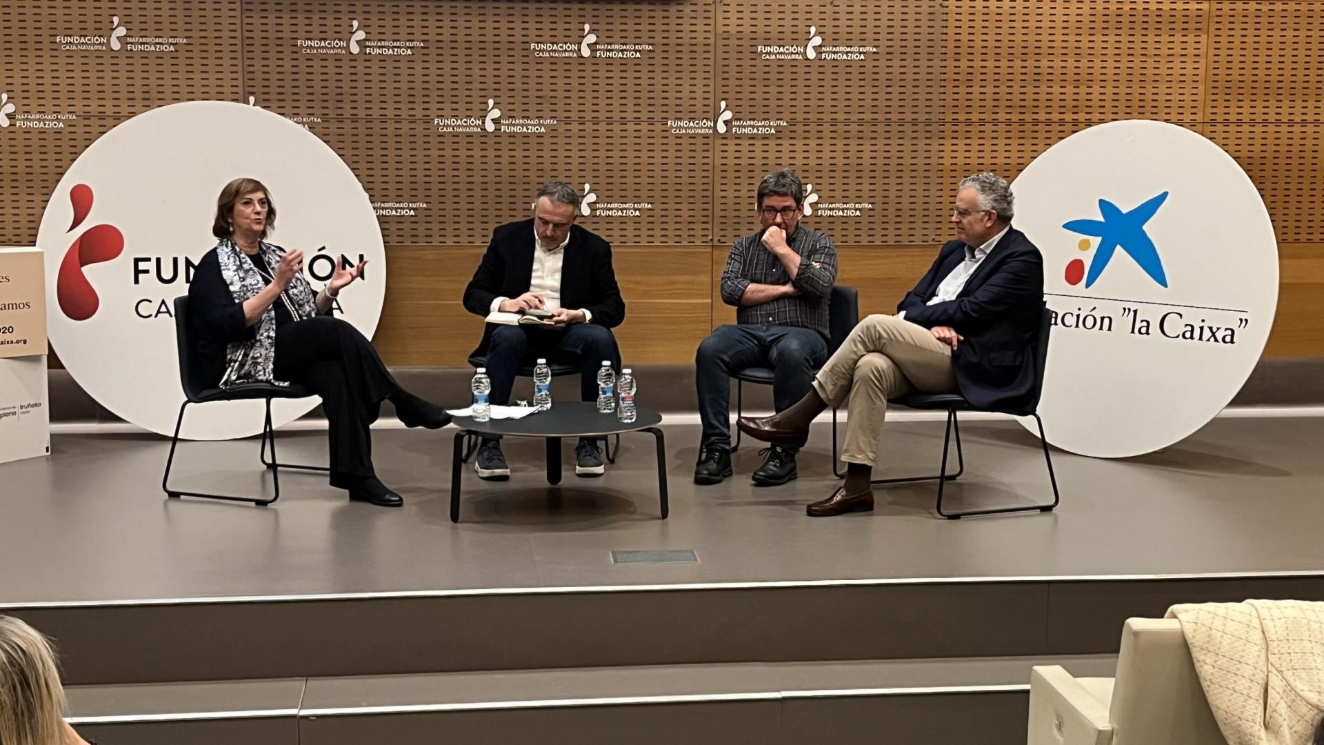 Desde la izquierda: Marije Goikoetxea, Javier Yanguas, Joseba Zalakain y Rafael Sánchez Ostiz en la mesa redonda sobre la soledad.