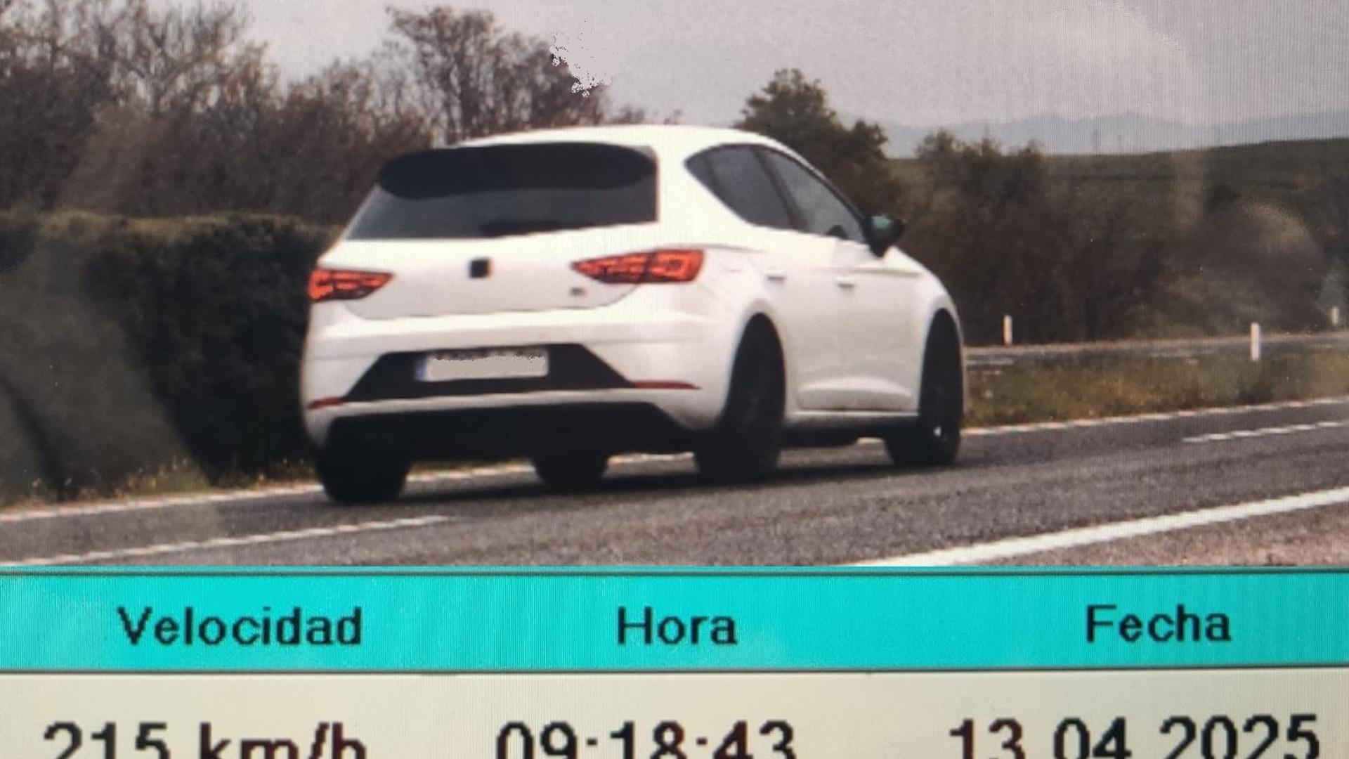Fotografía del coche que circulaba a 215 km/h en la AP15