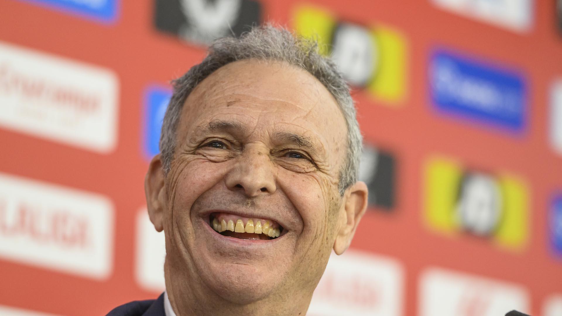 Joaquín Caparrós, sonriente en su presentación como nuevo técnico del Sevilla en su regreso a la entidad hispalense