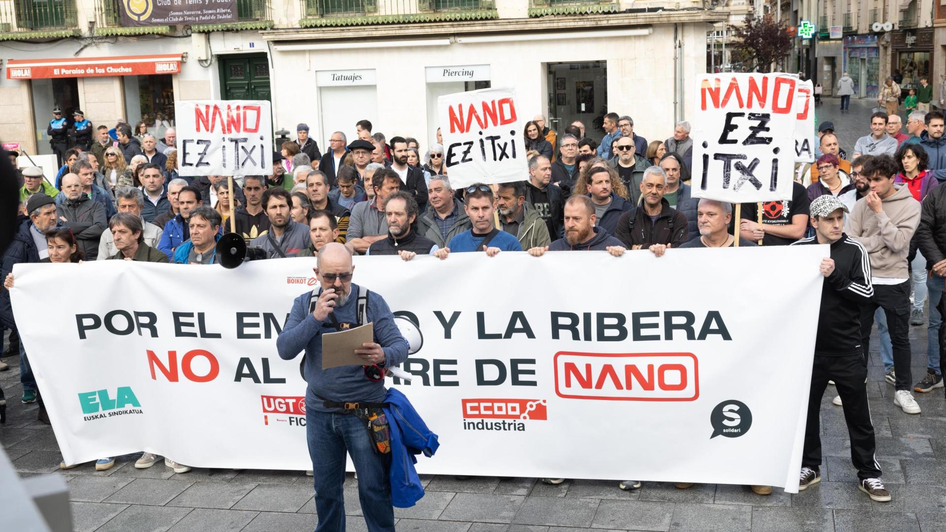 El presidente del comité de empresa de Nano, José Antonio Arnedo, durante la concentración celebrada este lunes en Tudela