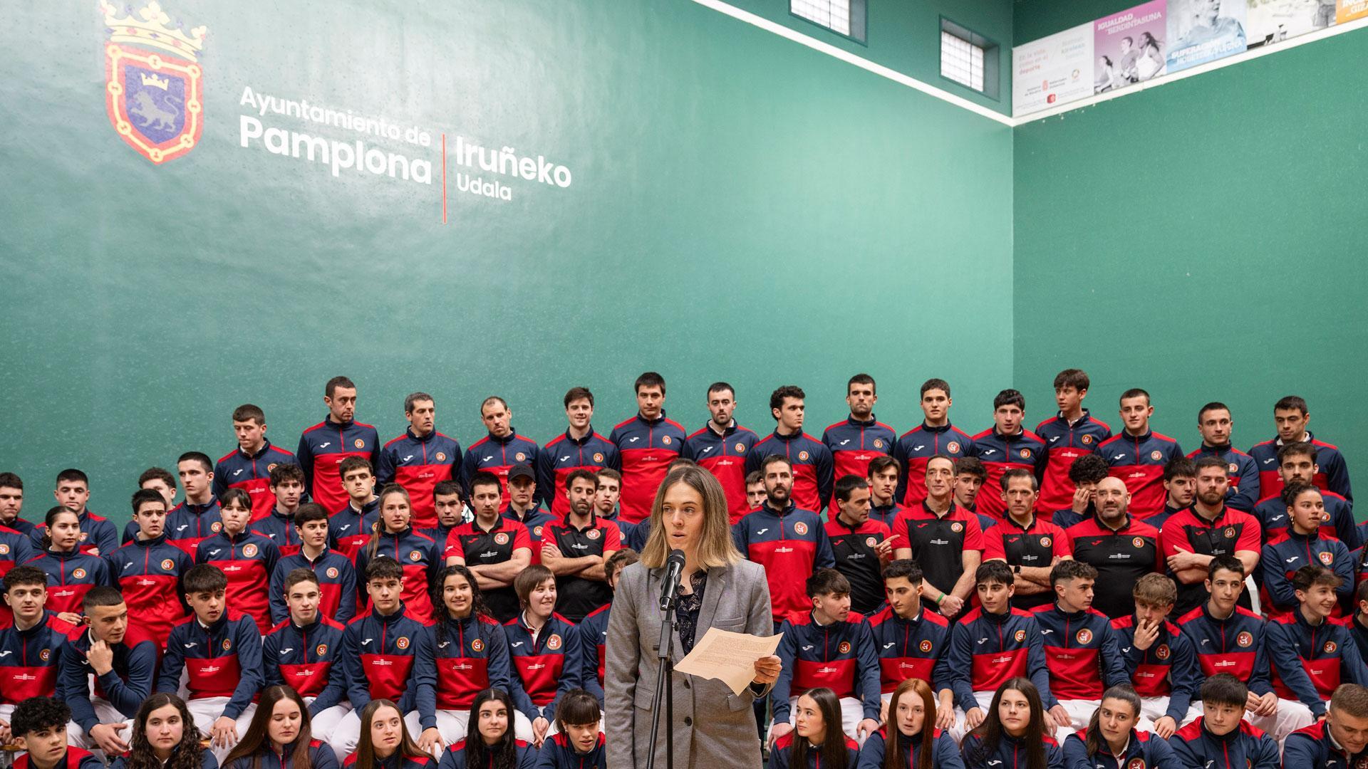 La presidenta Andrea Lusarreta, con las selecciones forales.
