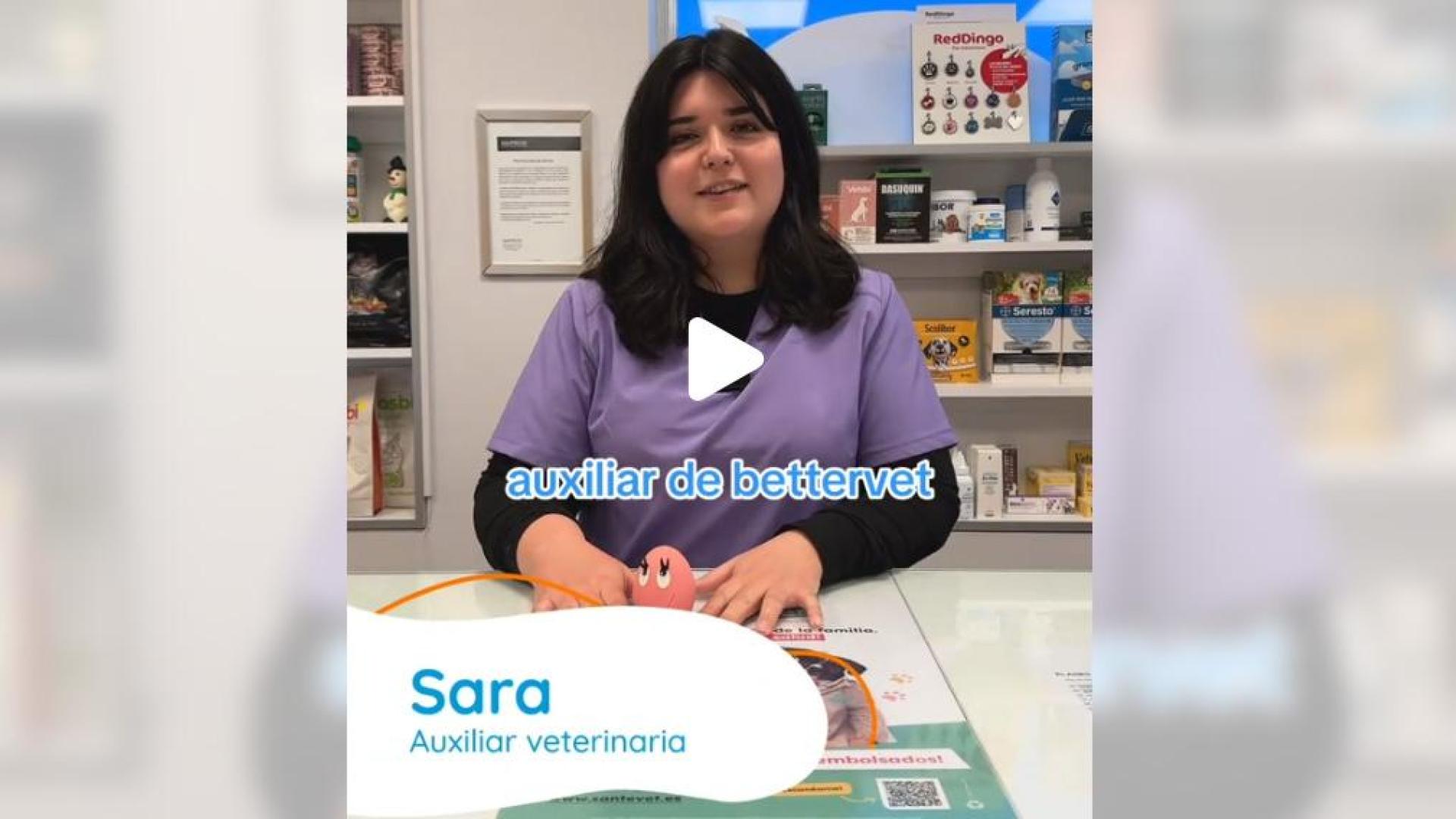 Sara, auxiliar de la clínica Better Vet de Pamplona