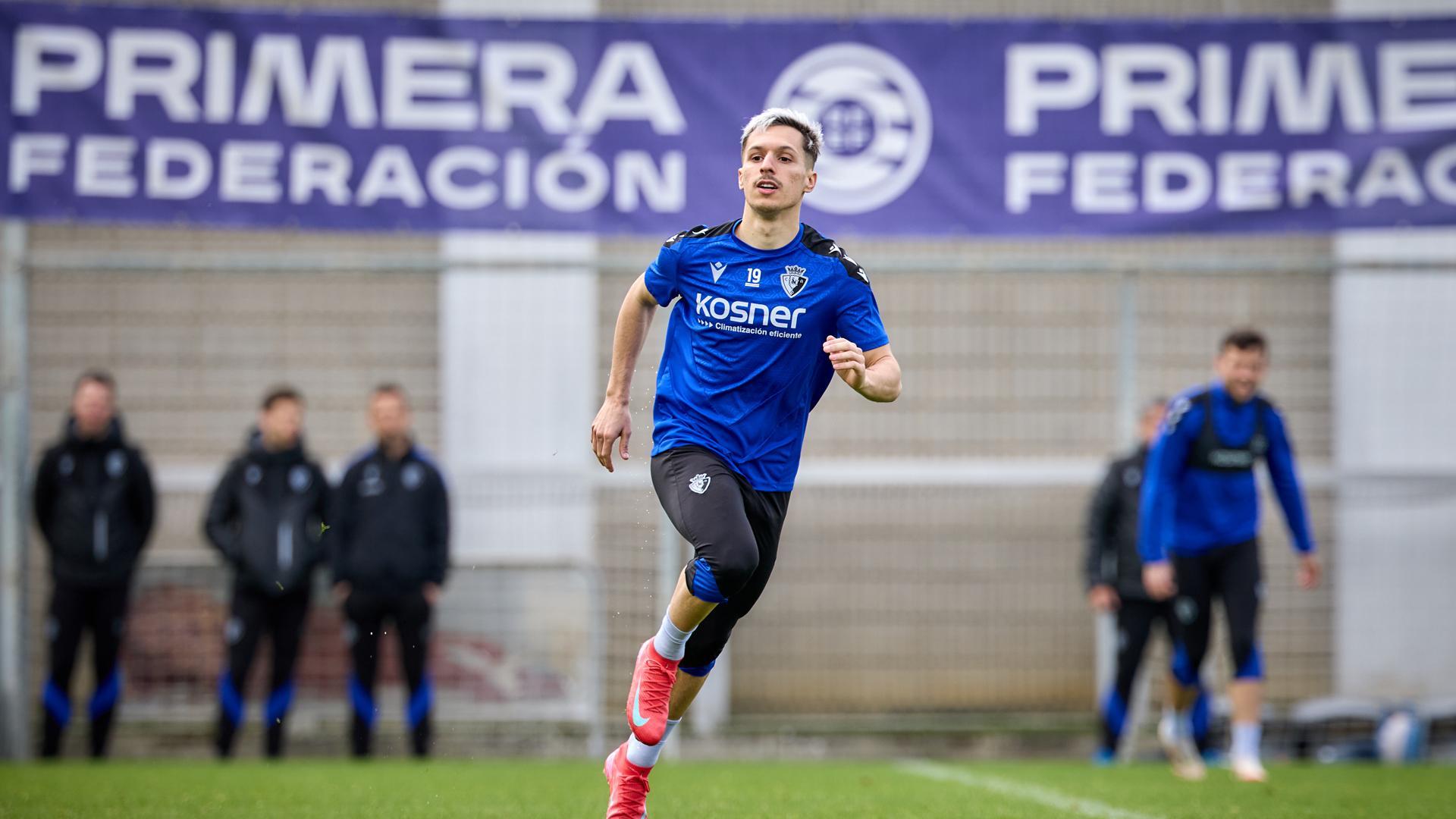 Bryan Zaragoza durante el entrenamiento de este jueves en Tajonar