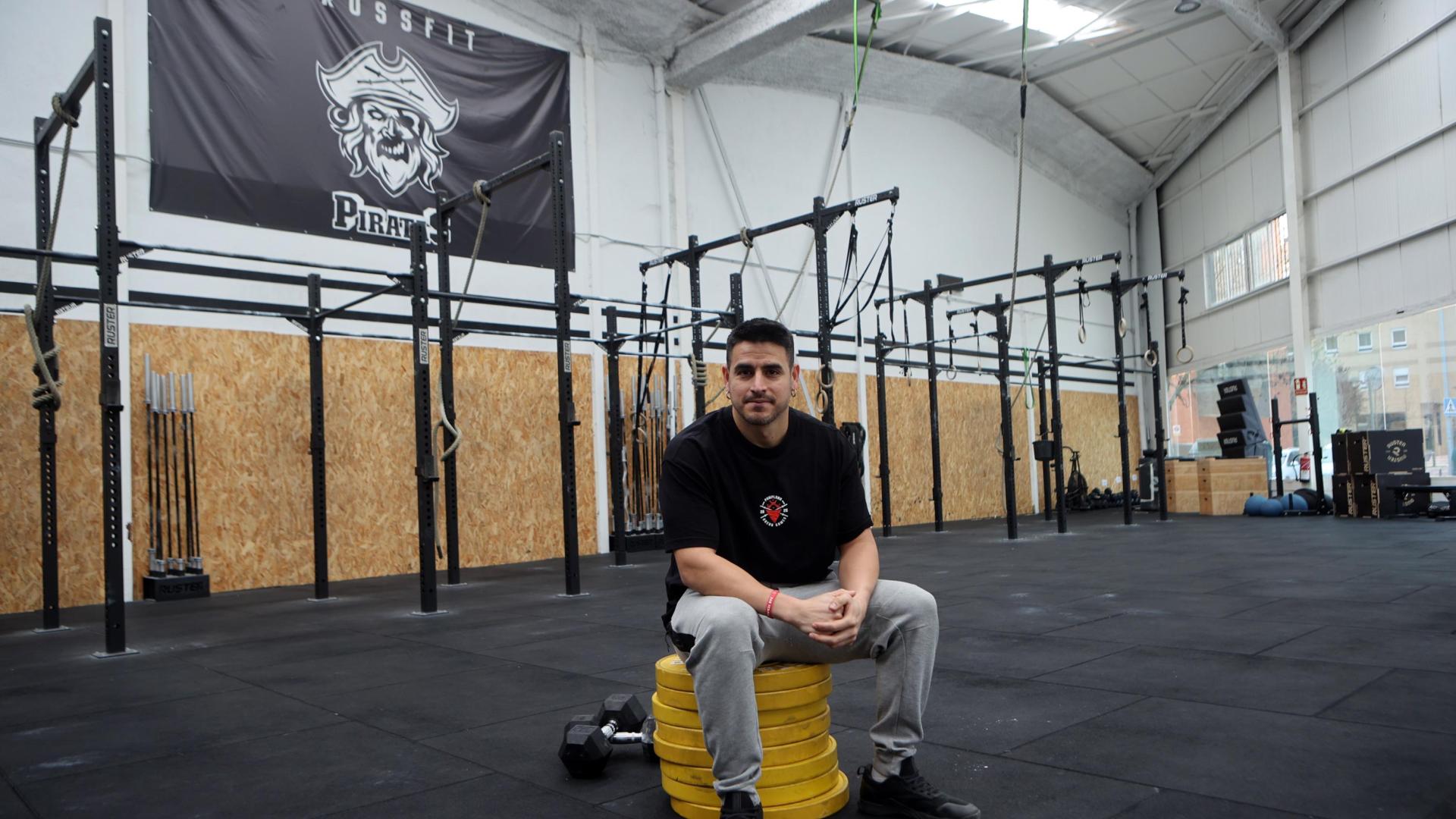 Aritz Iturmendi, CEO de Piratas Training Center de Noáin, en el box