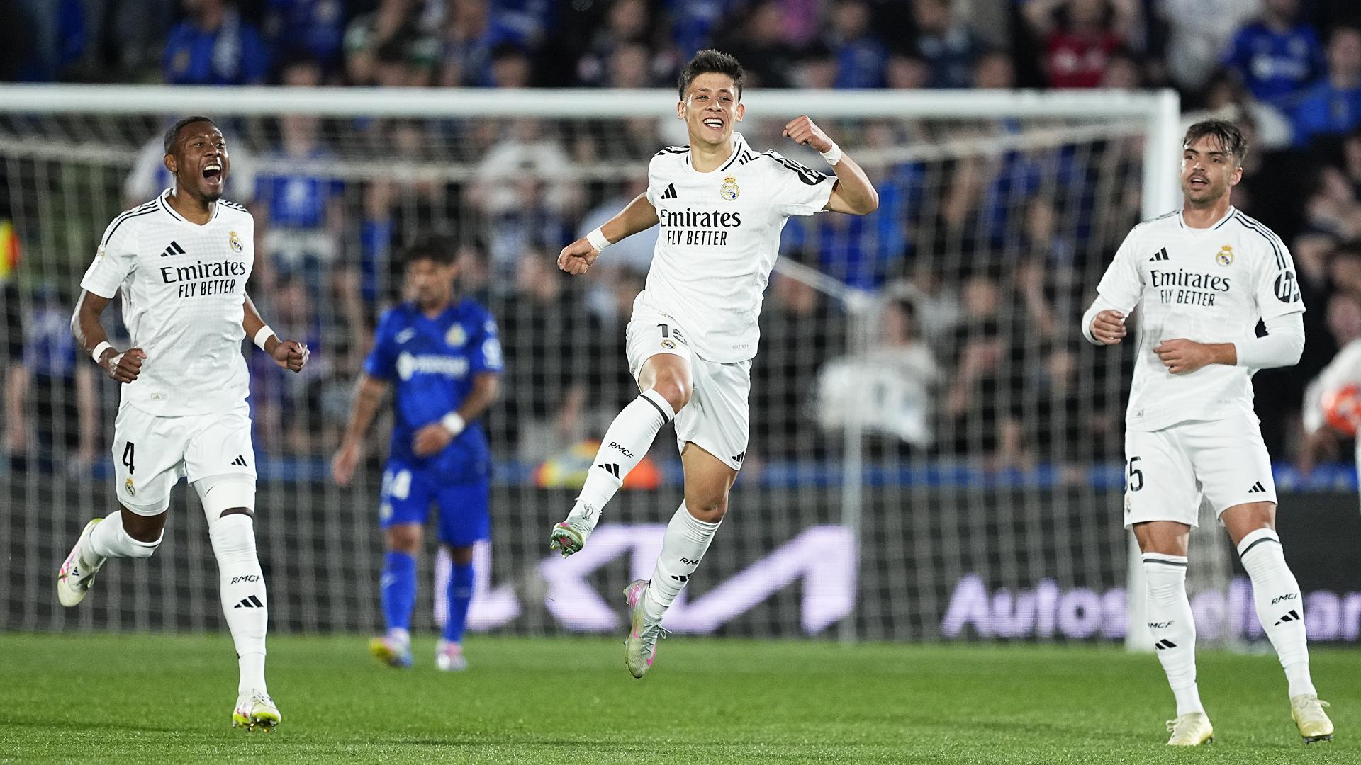 Arda Gler¨celebra entre Alaba y Asencio el único tanto del encuentro que dio el triunfo al Real Madrid en Getafe /