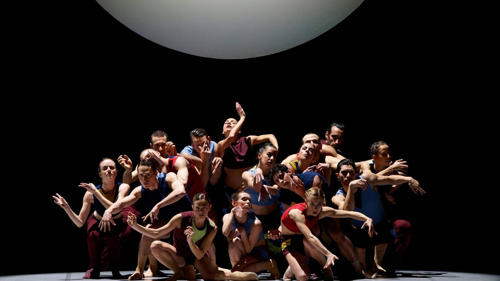 Los bailarines de la Compañía Aterballetto, en un momento de la coreografía Rhapsody in Blue, con música de George Gershwin