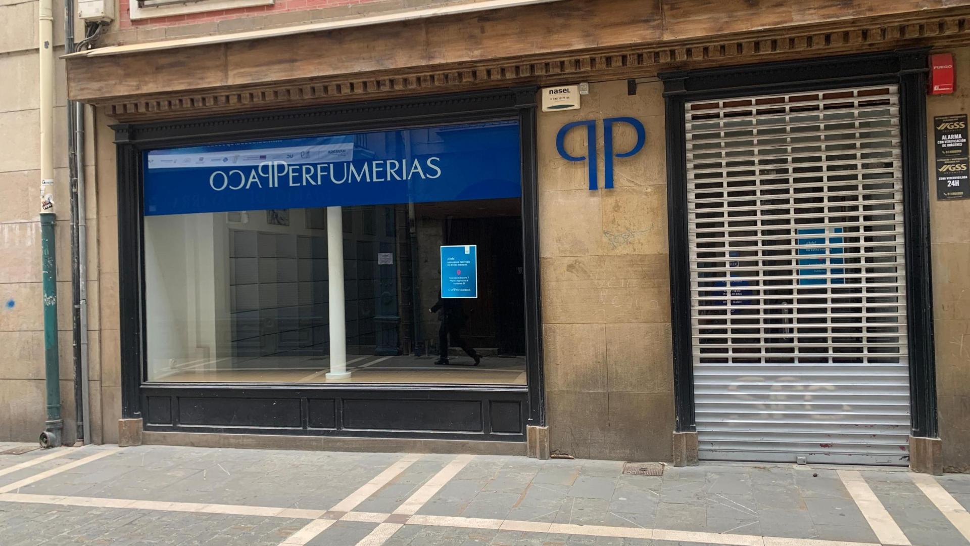 La tienda de Paco Perfumerías de la calle Zapatería de Pamplona, cerrada