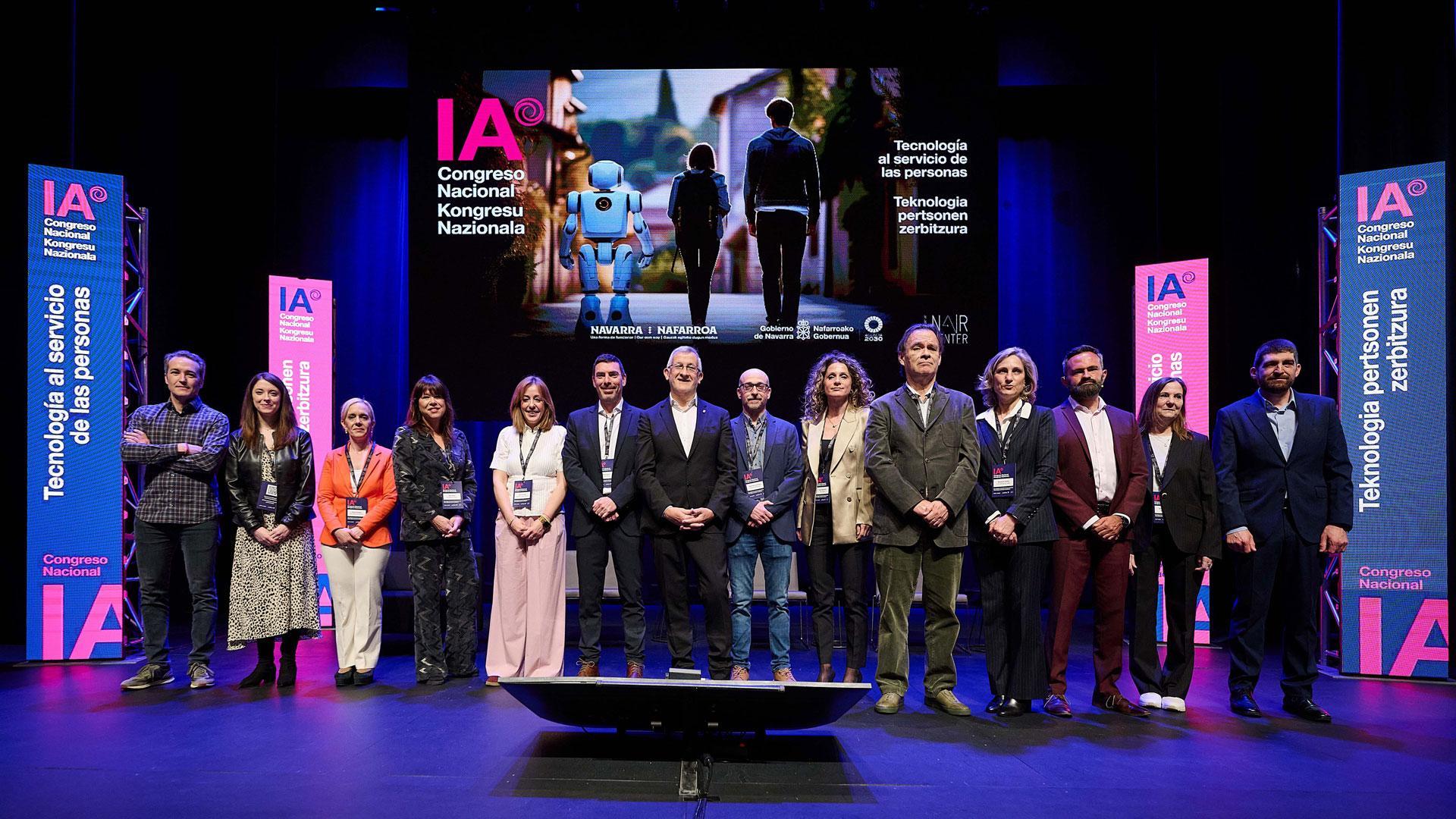 El vicepresidente Taberna con ponentes y participantes en la apertura del Congreso sobre IA que se celebra en Baluarte