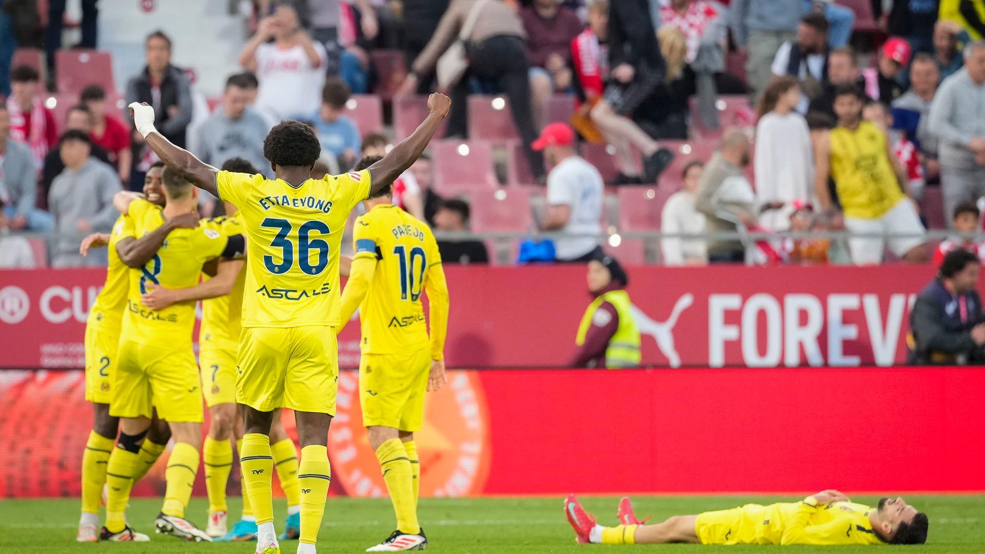 Los jugadores del Villarreal celebran su victoria en Girona