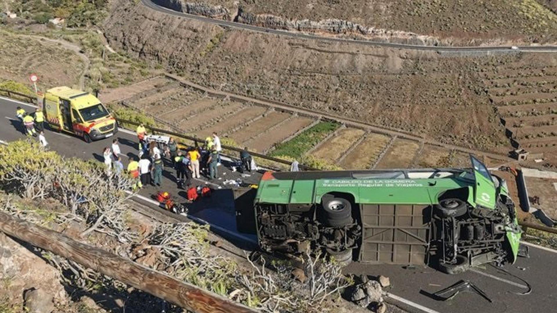 Una guagua accidentada en San Sebastián de La Gomera con una persona fallecida y más de una decena de heridos