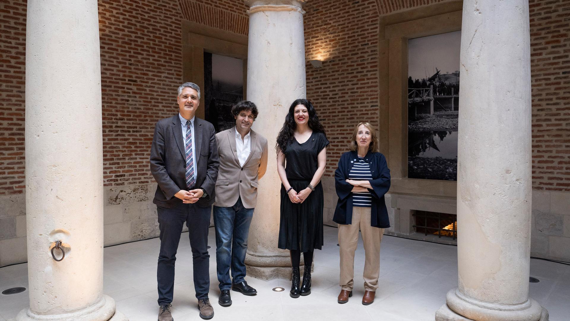 Ignacio Apezteguia, director general de Cultura; Iñaki Urricelqui, director del Museo del Carlismo; la artista Greta Alfaro; y la directora del Servicio de Museos, Susana Irigaray