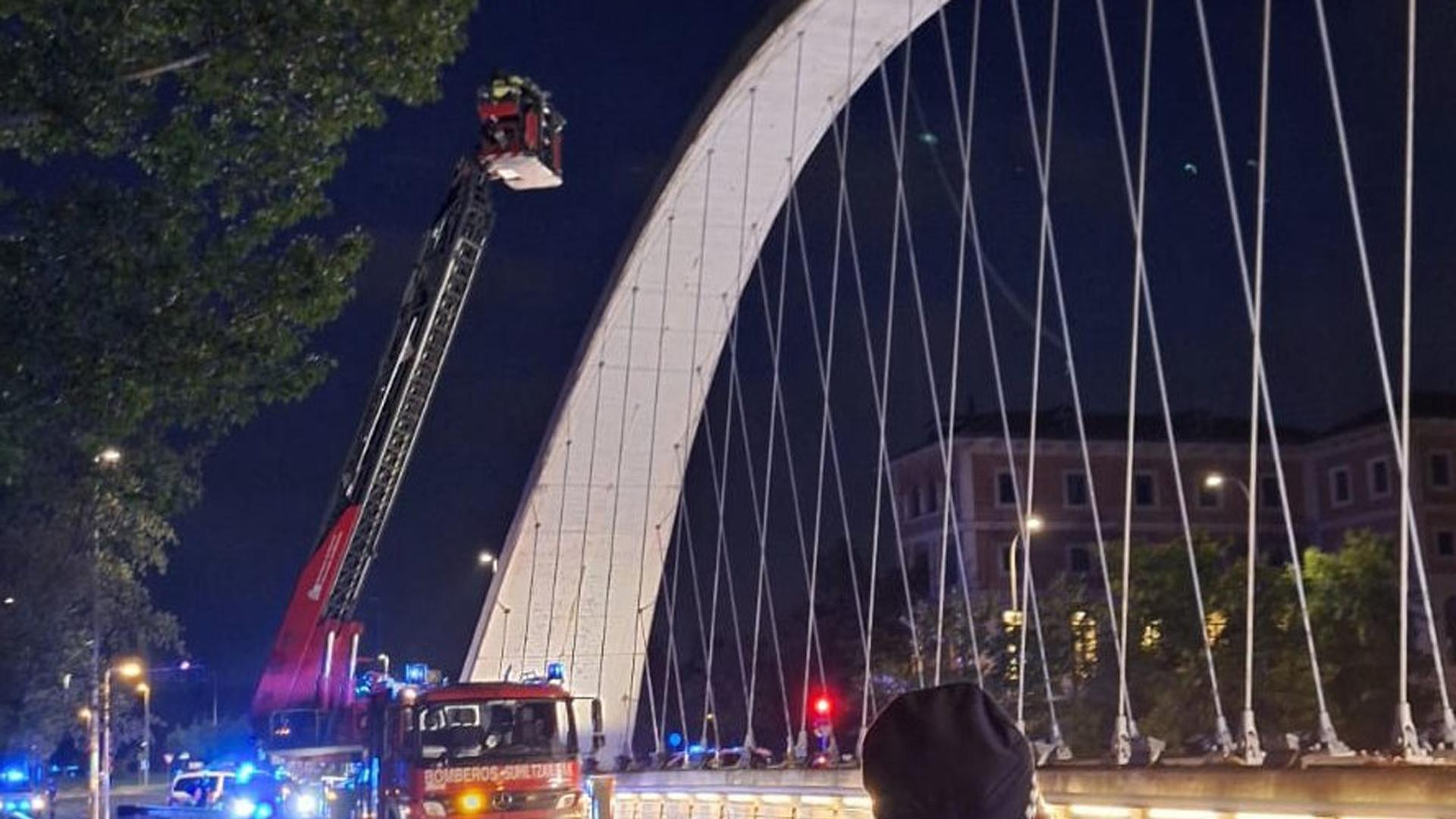 Camión grúa en el momento del rescate